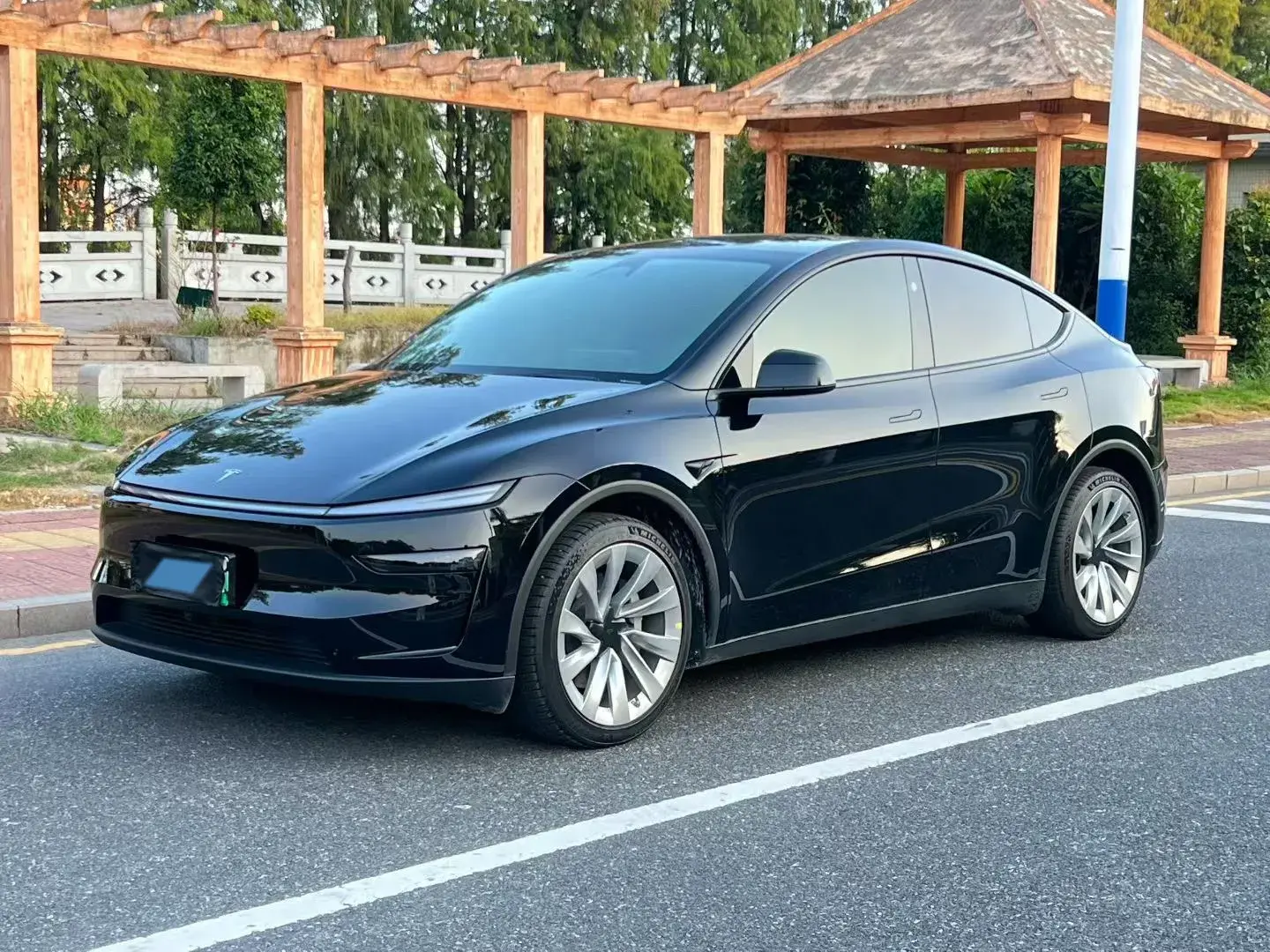 2025 TESLA MODEL view 1