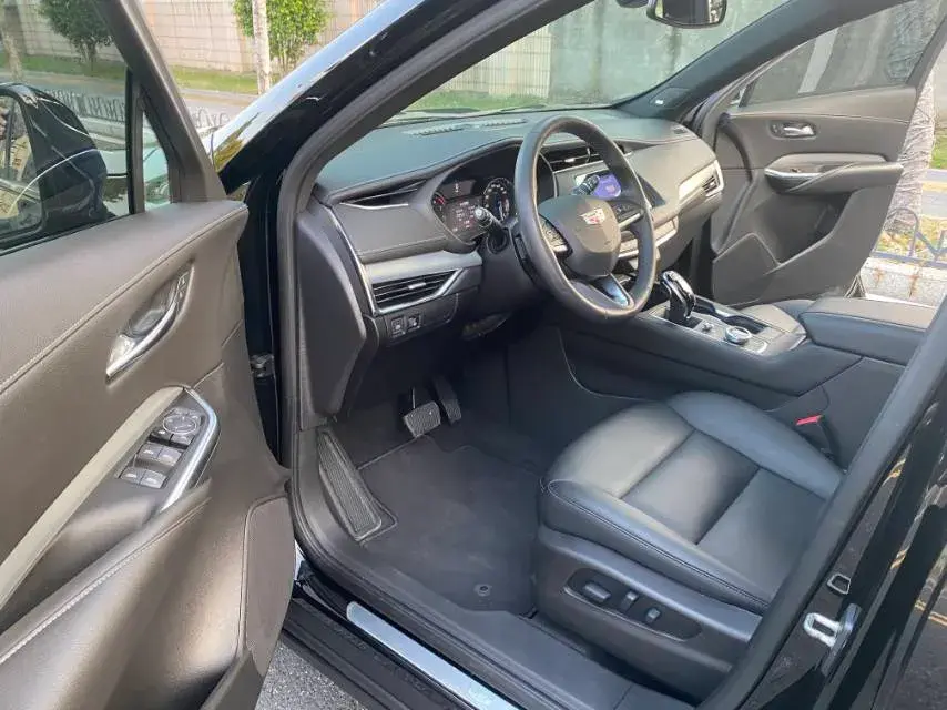 2021 CADILLAC XT4 thumbnail 4