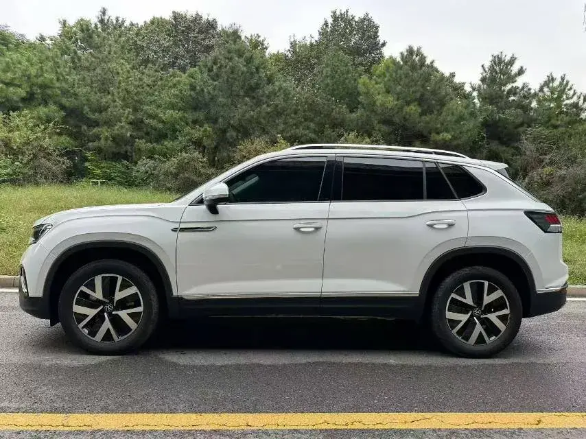 2024 VOLKSWAGEN TAYRON thumbnail 3