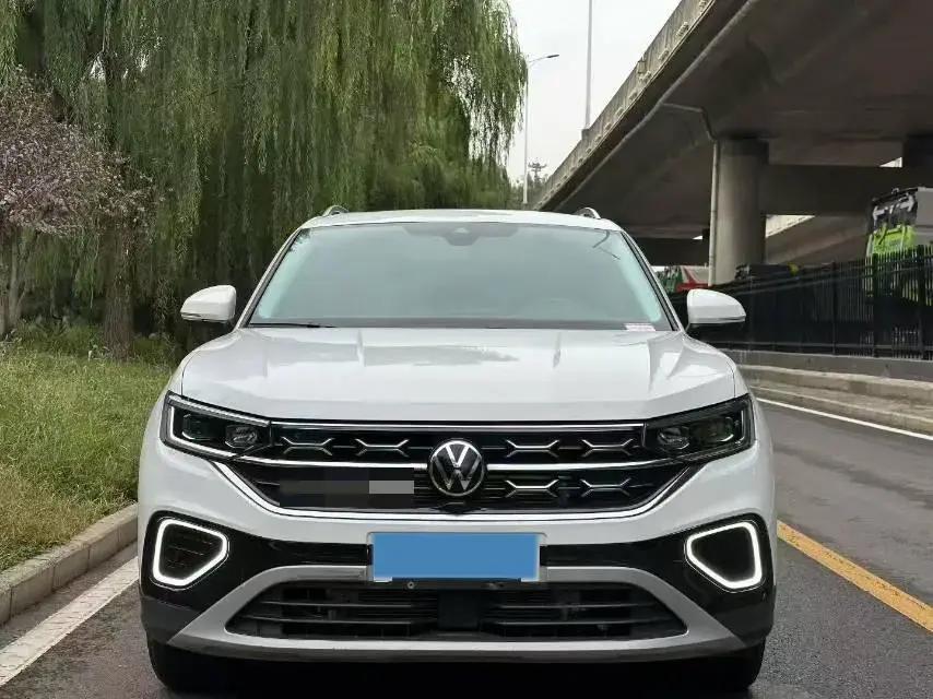 2024 VOLKSWAGEN TAYRON thumbnail 2