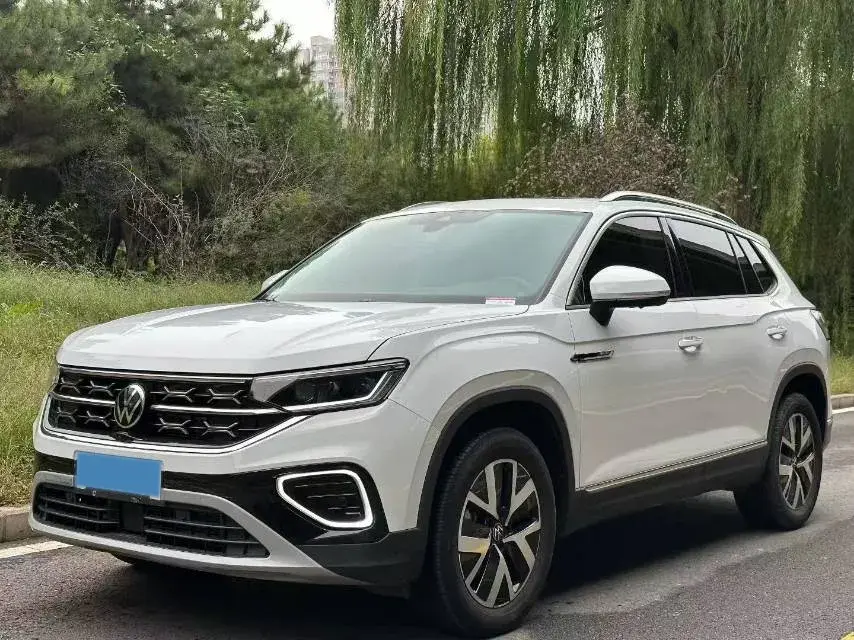 2024 VOLKSWAGEN TAYRON view 1