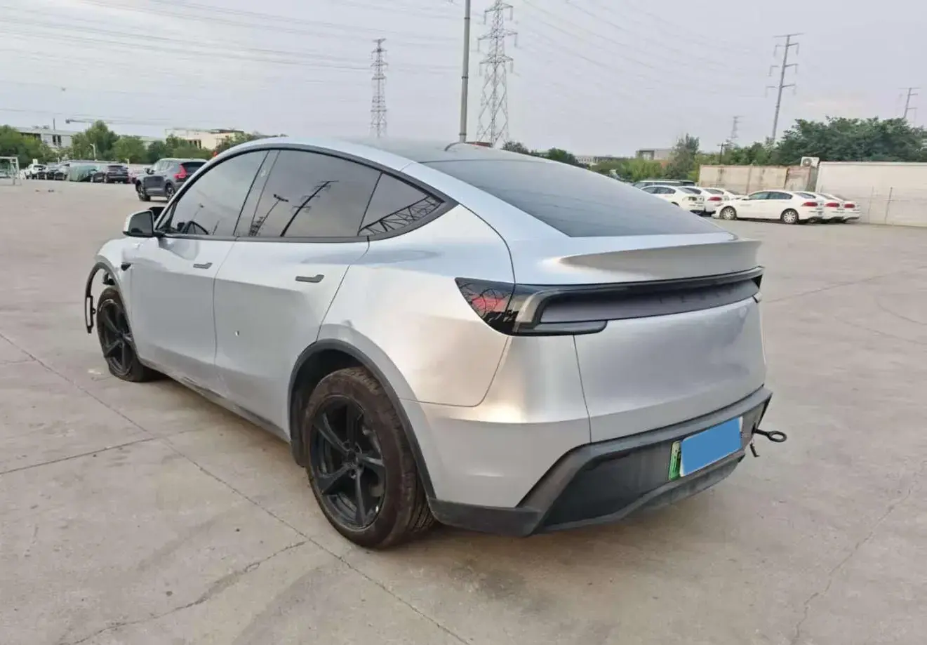 2025 TESLA MODEL thumbnail 4