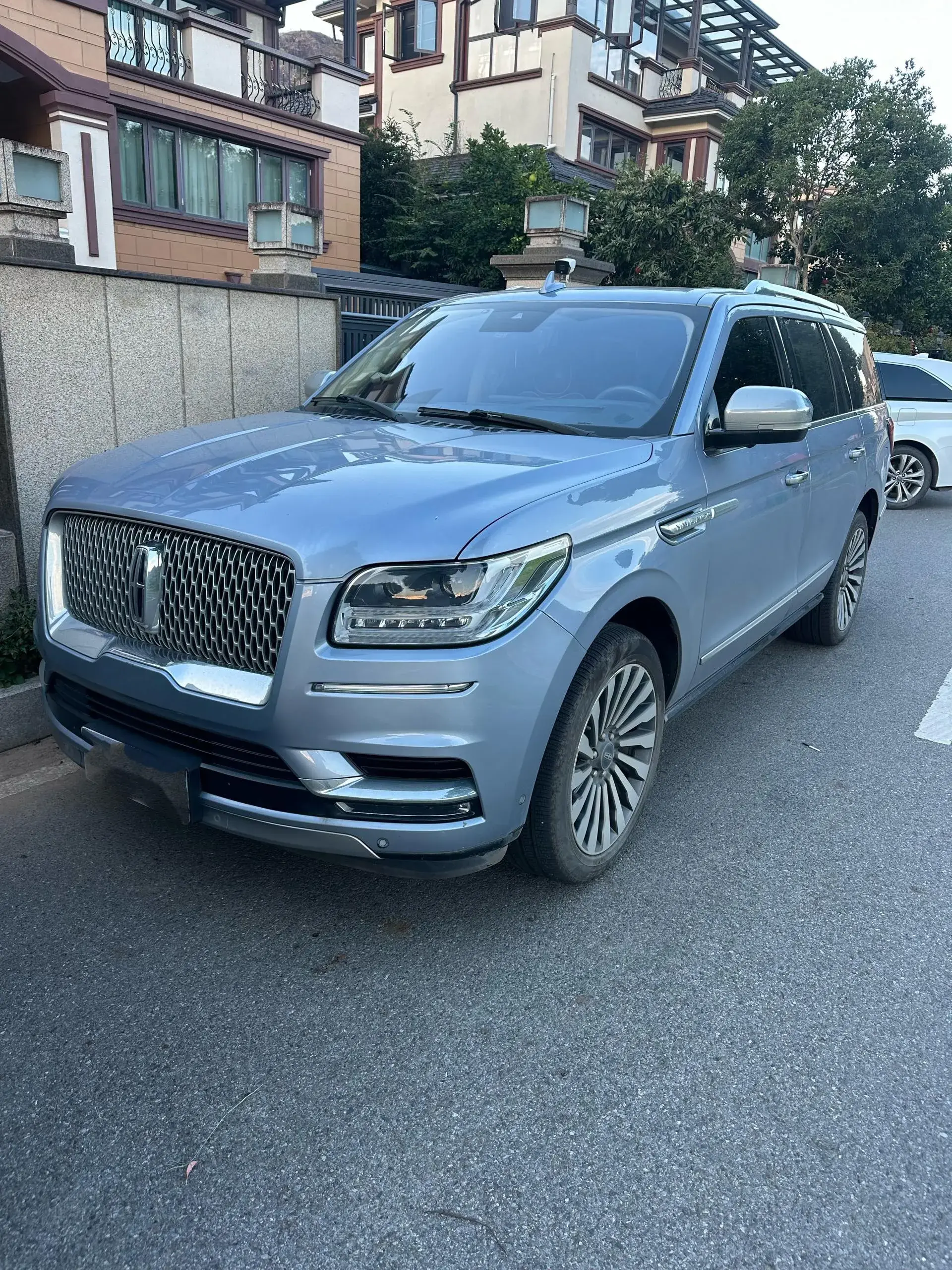 2019 LINCOLN NAVIGATOR view 1