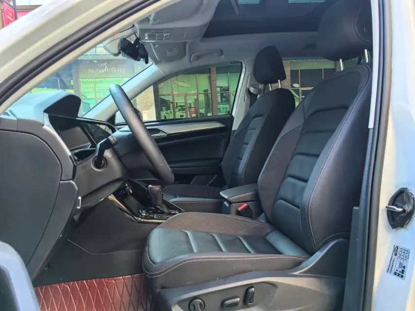 2022 VOLKSWAGEN TAYRON thumbnail 3