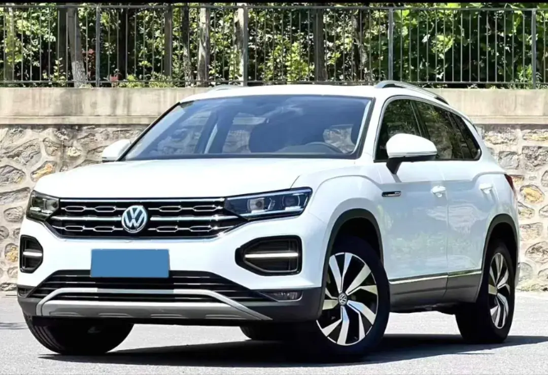 2022 VOLKSWAGEN TAYRON view 1