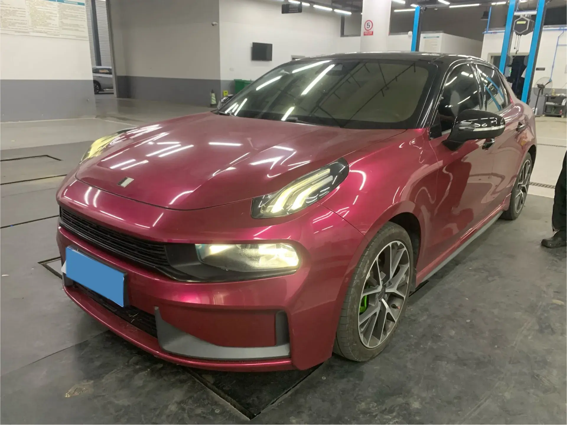 2018 LYNK&CO 03 view 1