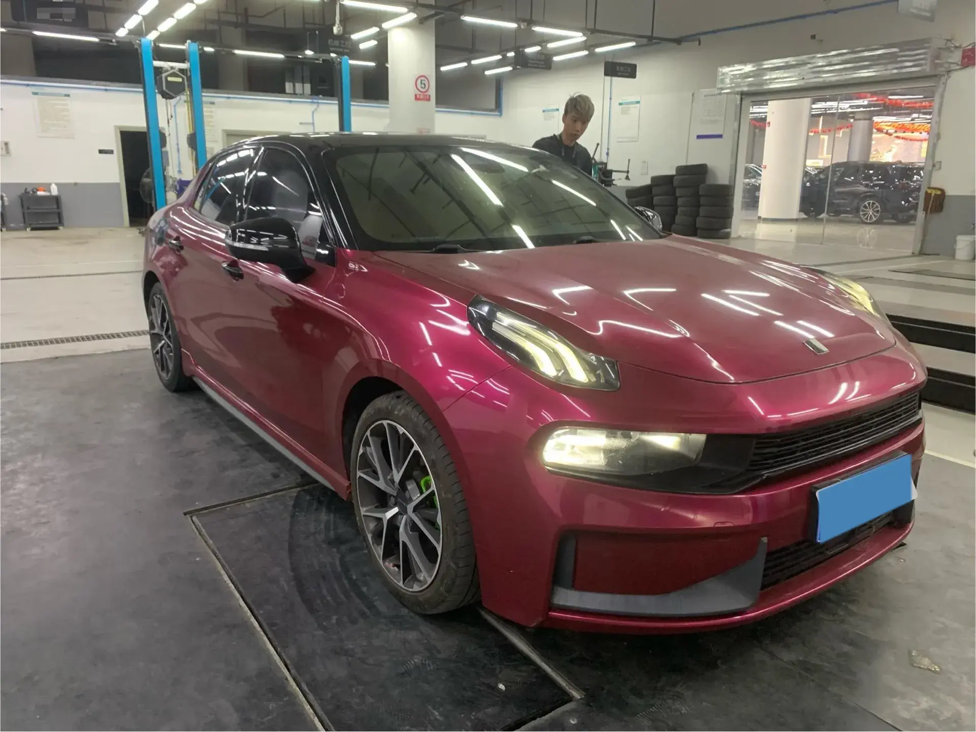 2018 LYNK&CO 03 thumbnail 3