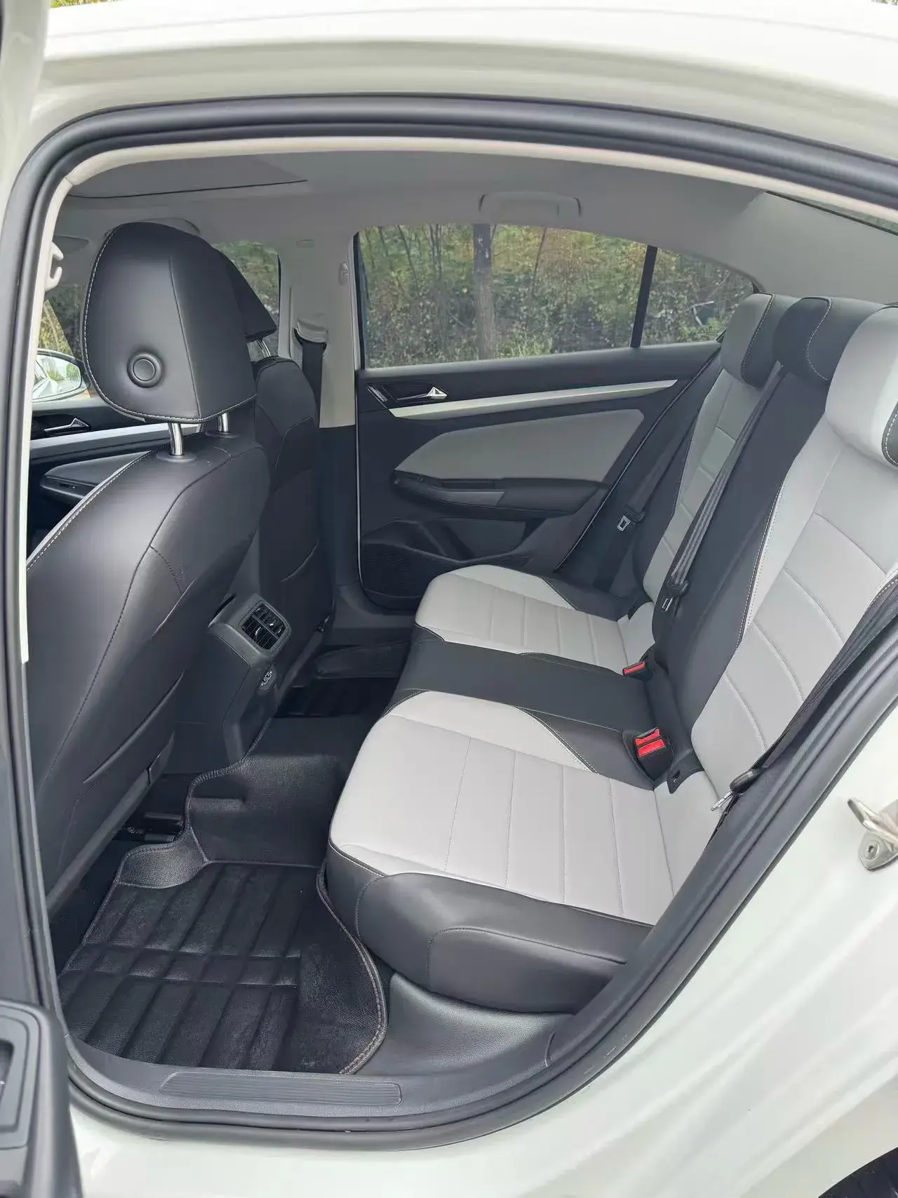 2023 VOLKSWAGEN BORA thumbnail 4