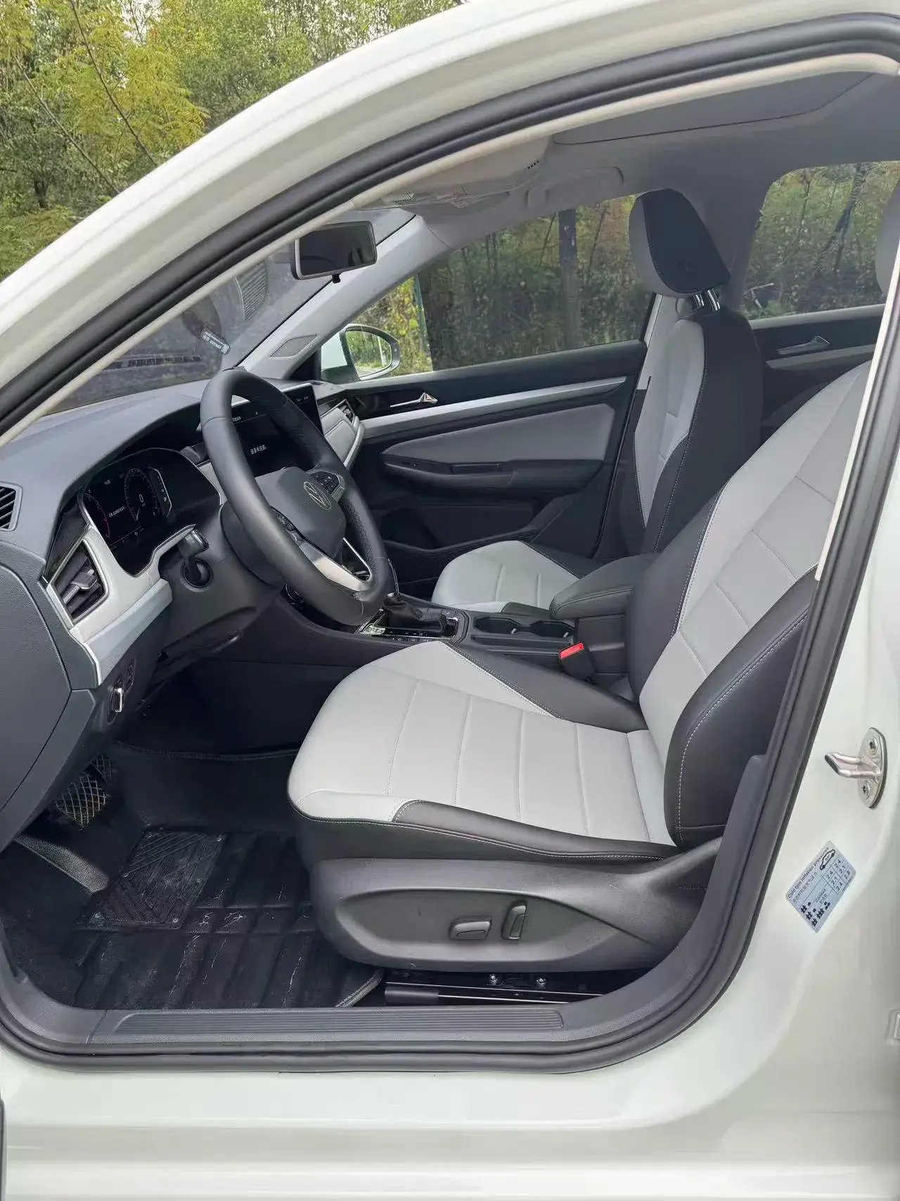 2023 VOLKSWAGEN BORA thumbnail 3