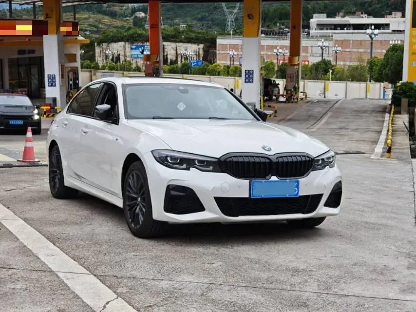 2022 BMW 3 thumbnail 3