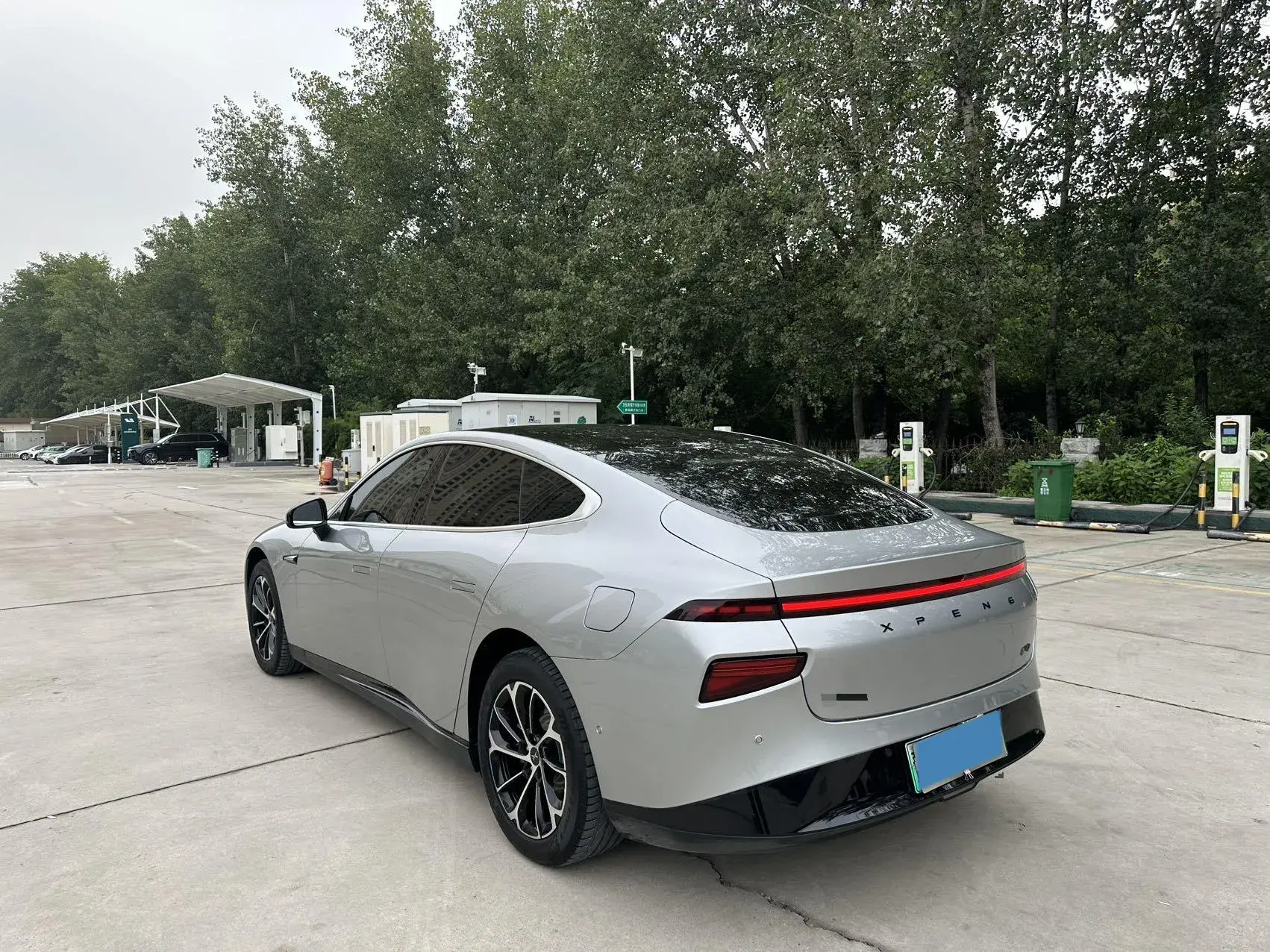 2020 XPENG P7 thumbnail 4