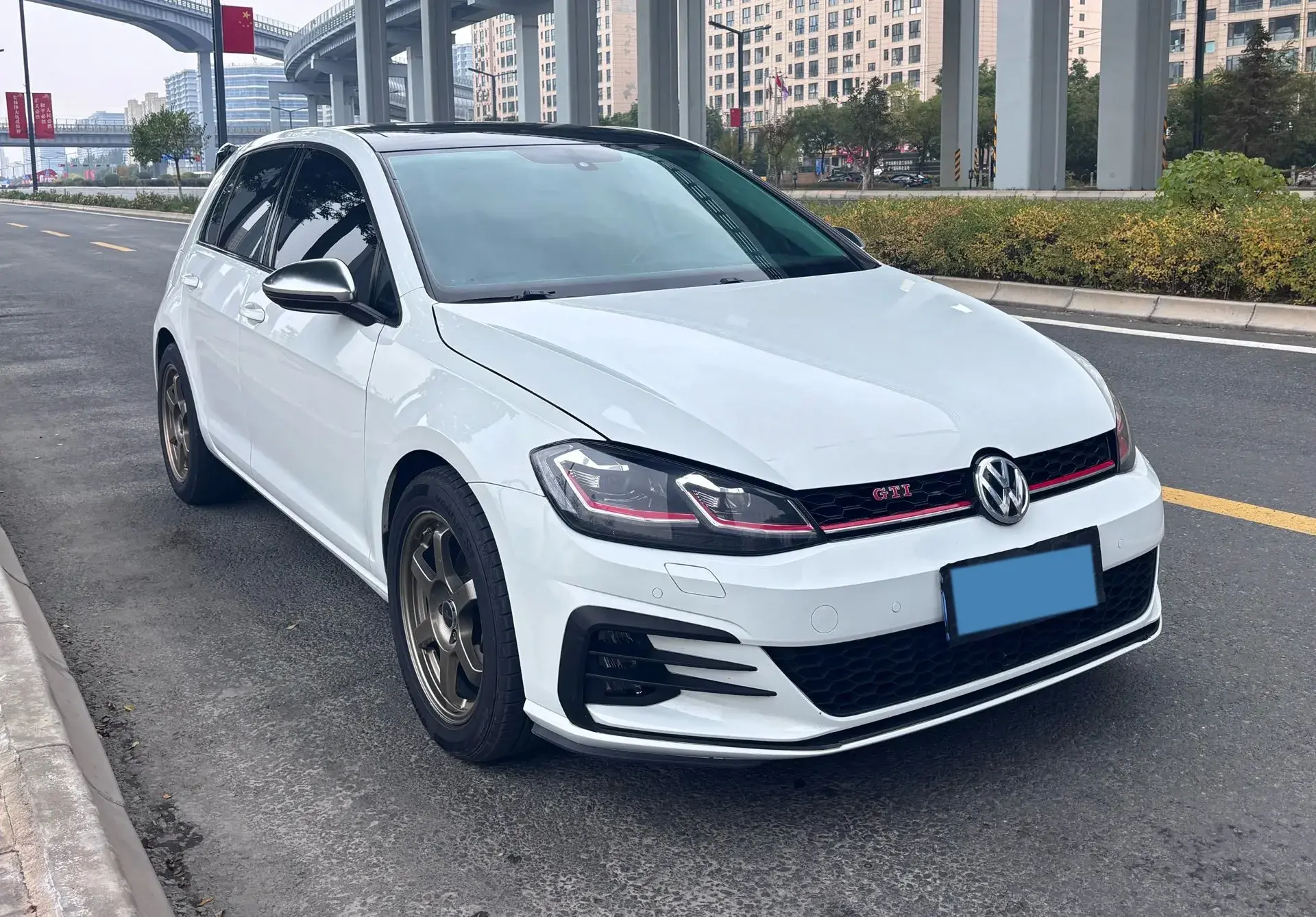 2018 VOLKSWAGEN GOLF thumbnail 3