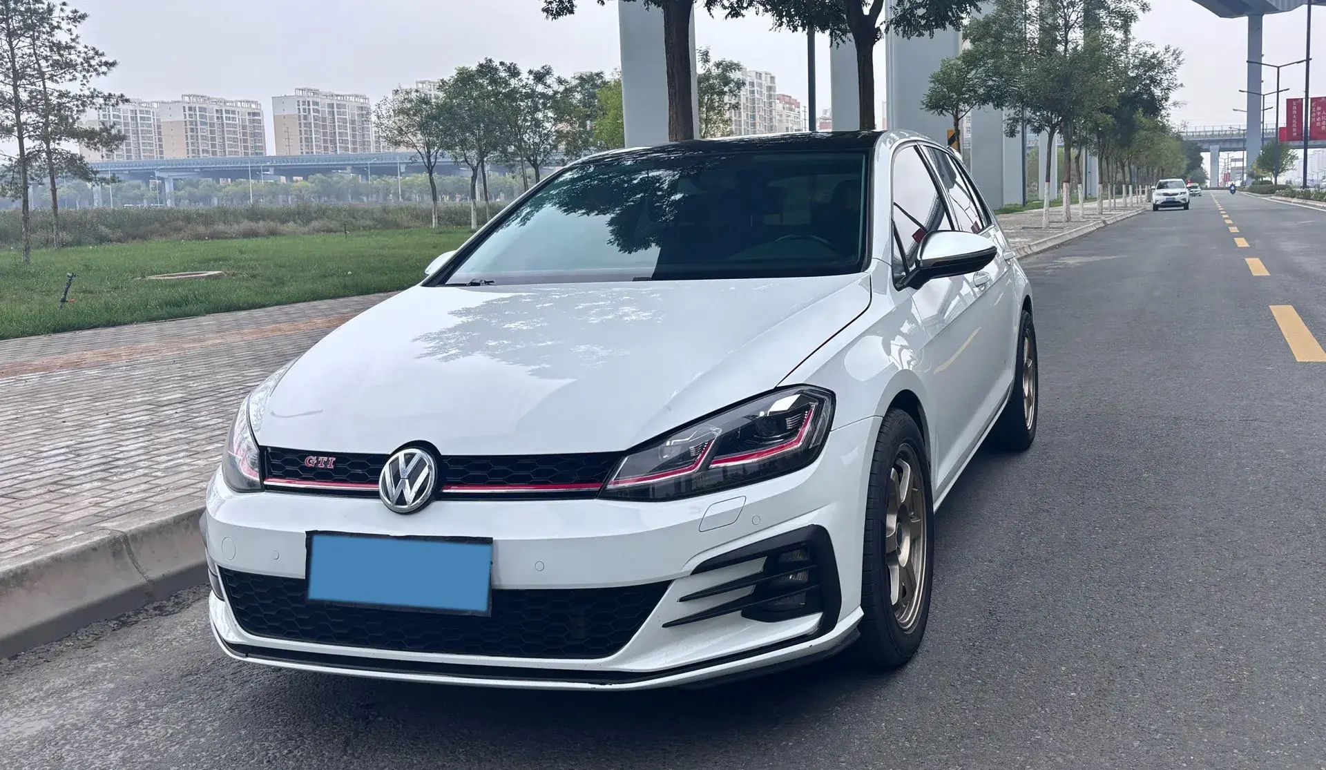 2018 VOLKSWAGEN GOLF view 1