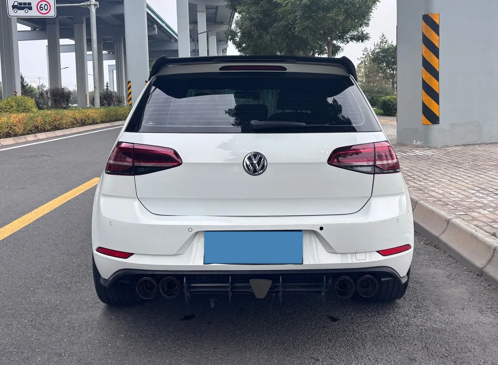 2018 VOLKSWAGEN GOLF thumbnail 4