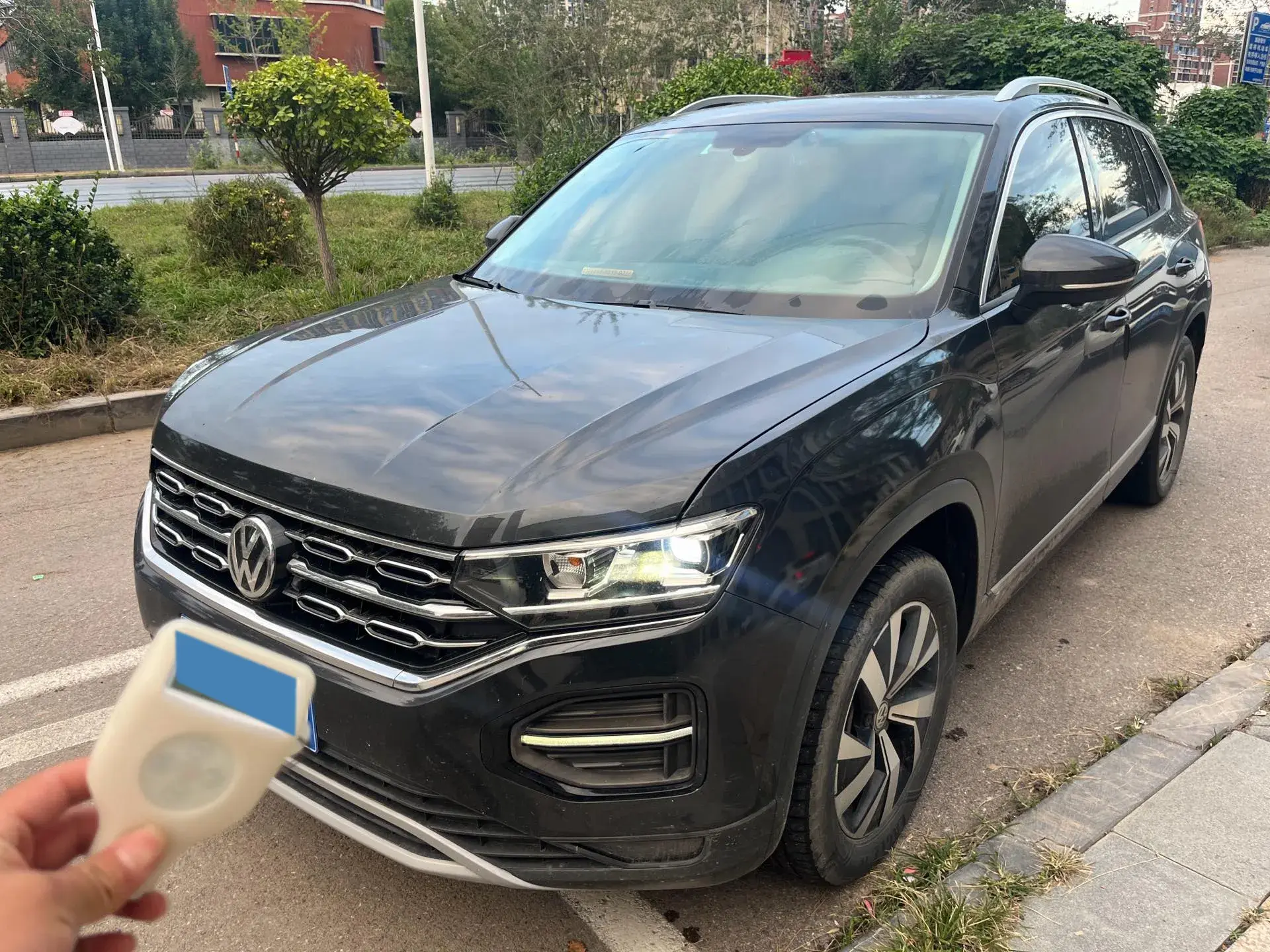 2019 VOLKSWAGEN TAYRON view 1