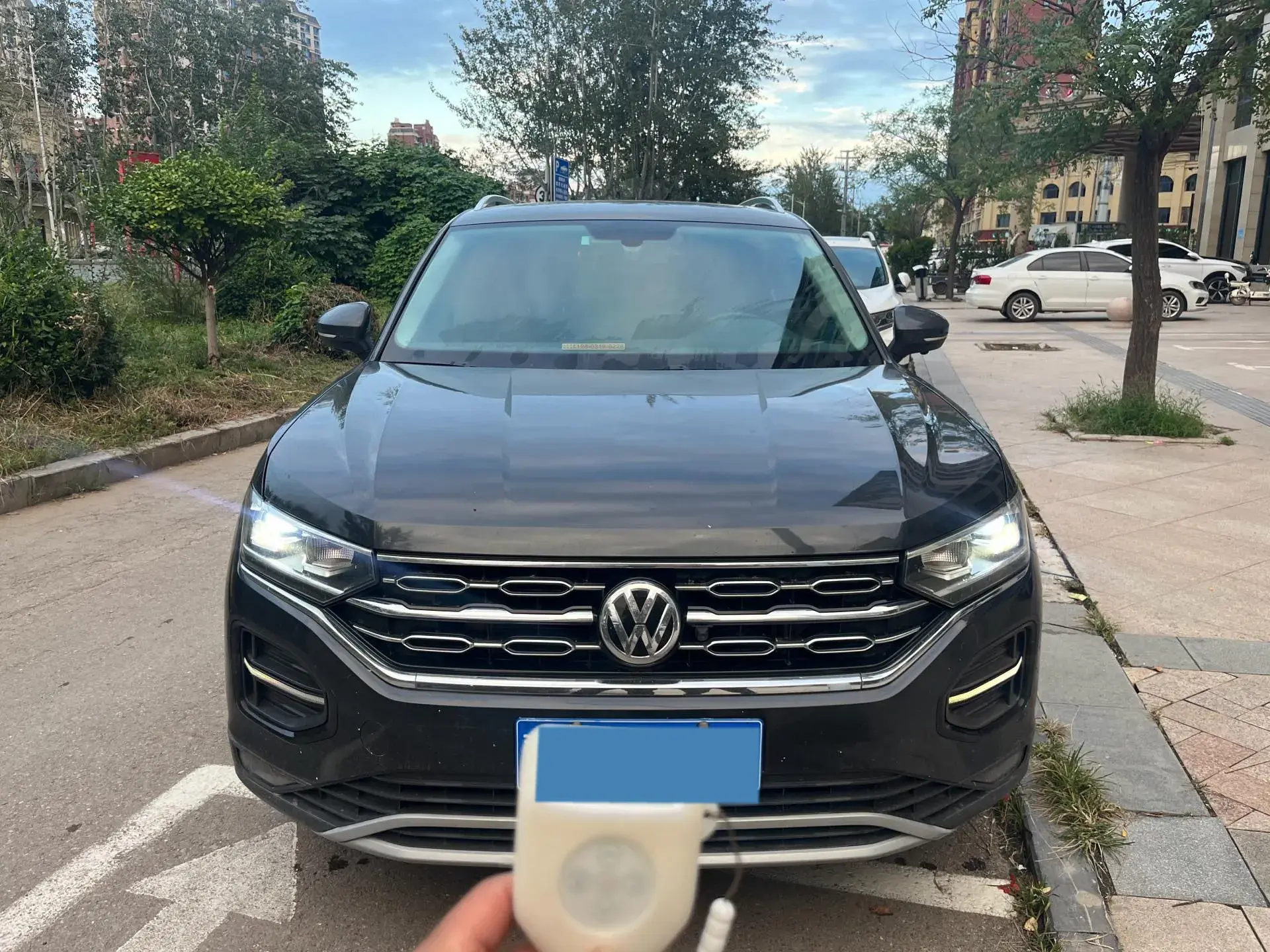 2019 VOLKSWAGEN TAYRON thumbnail 2