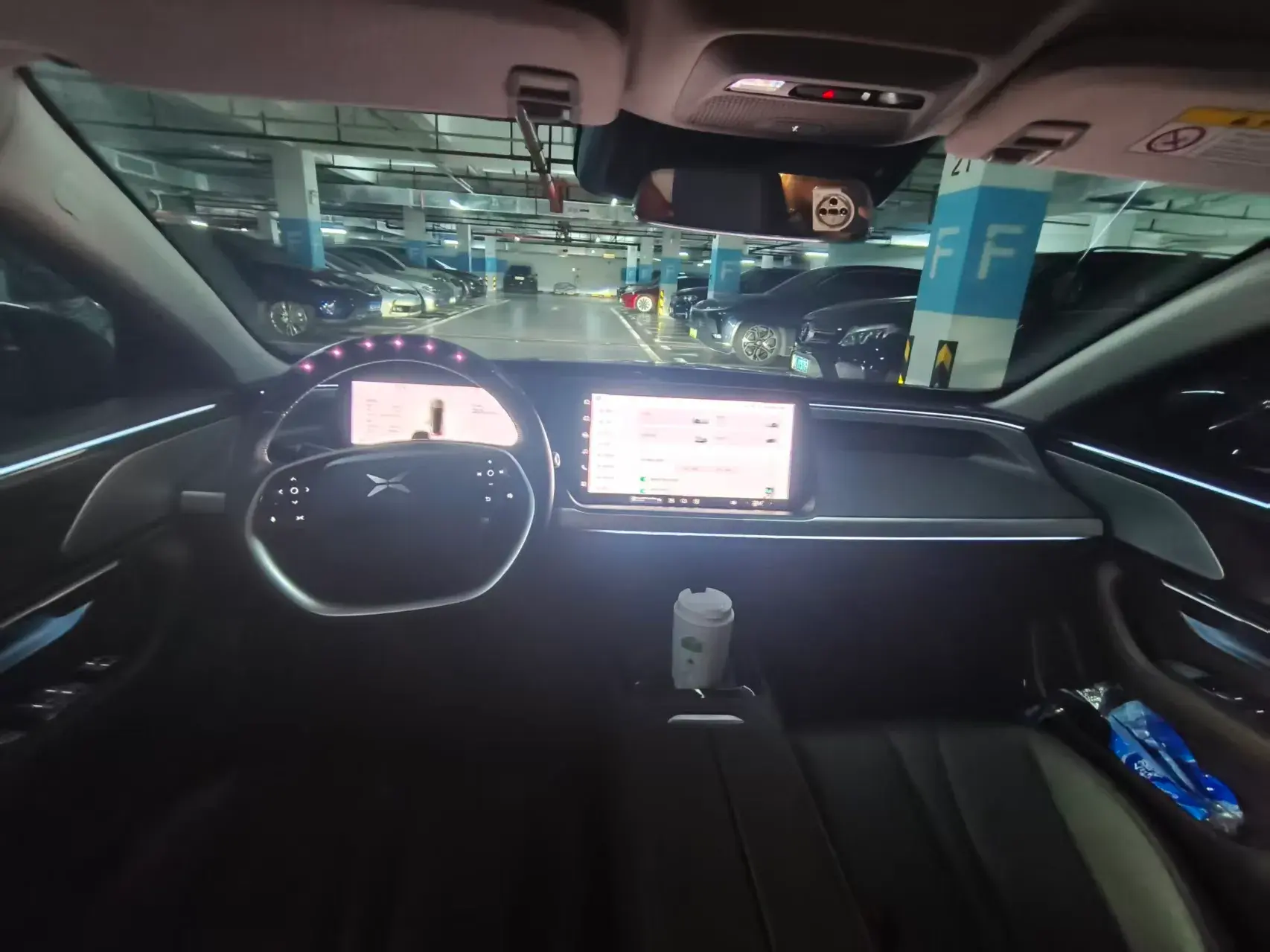 2022 XPENG P7 thumbnail 3