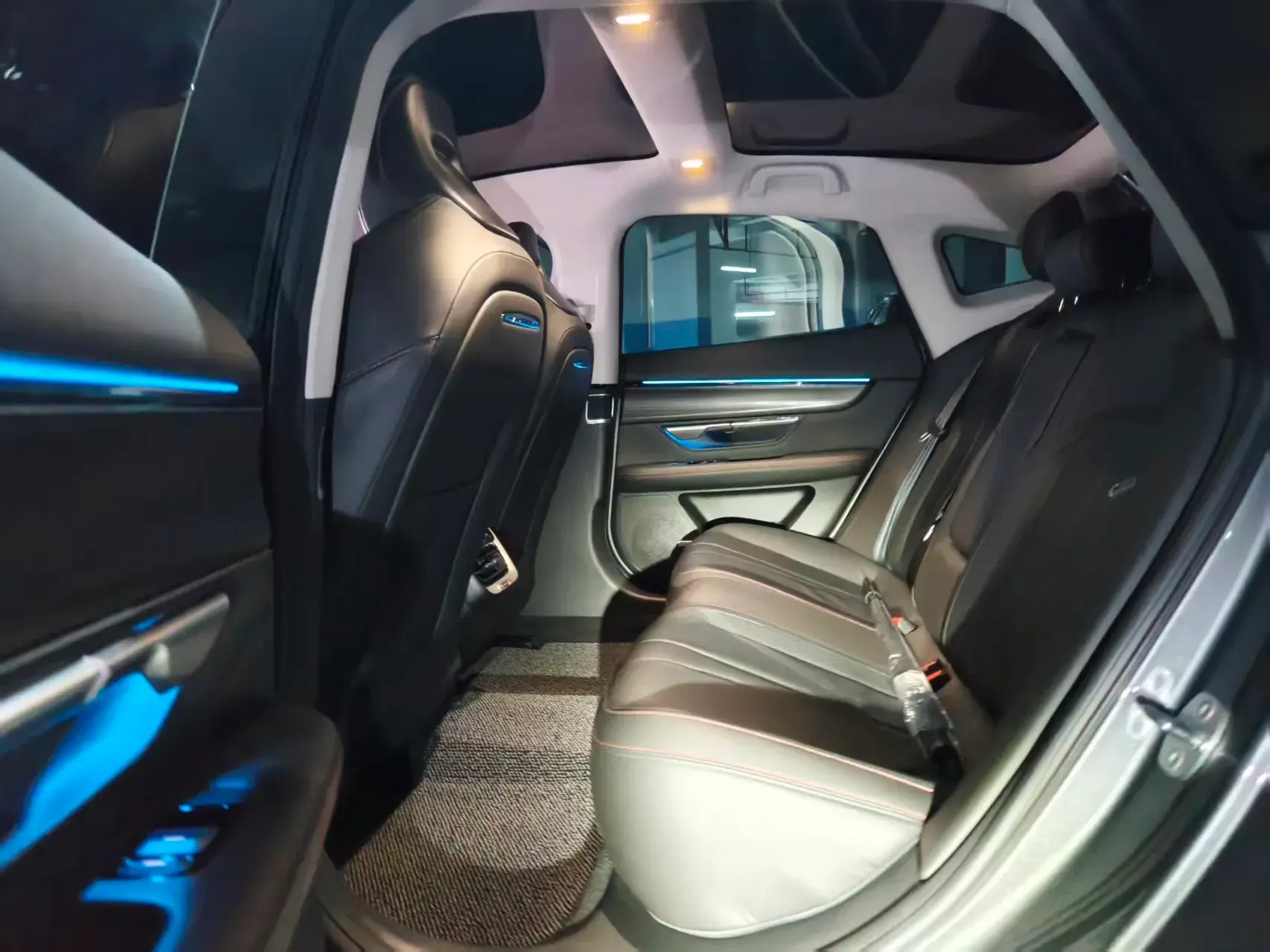 2022 XPENG P7 thumbnail 4