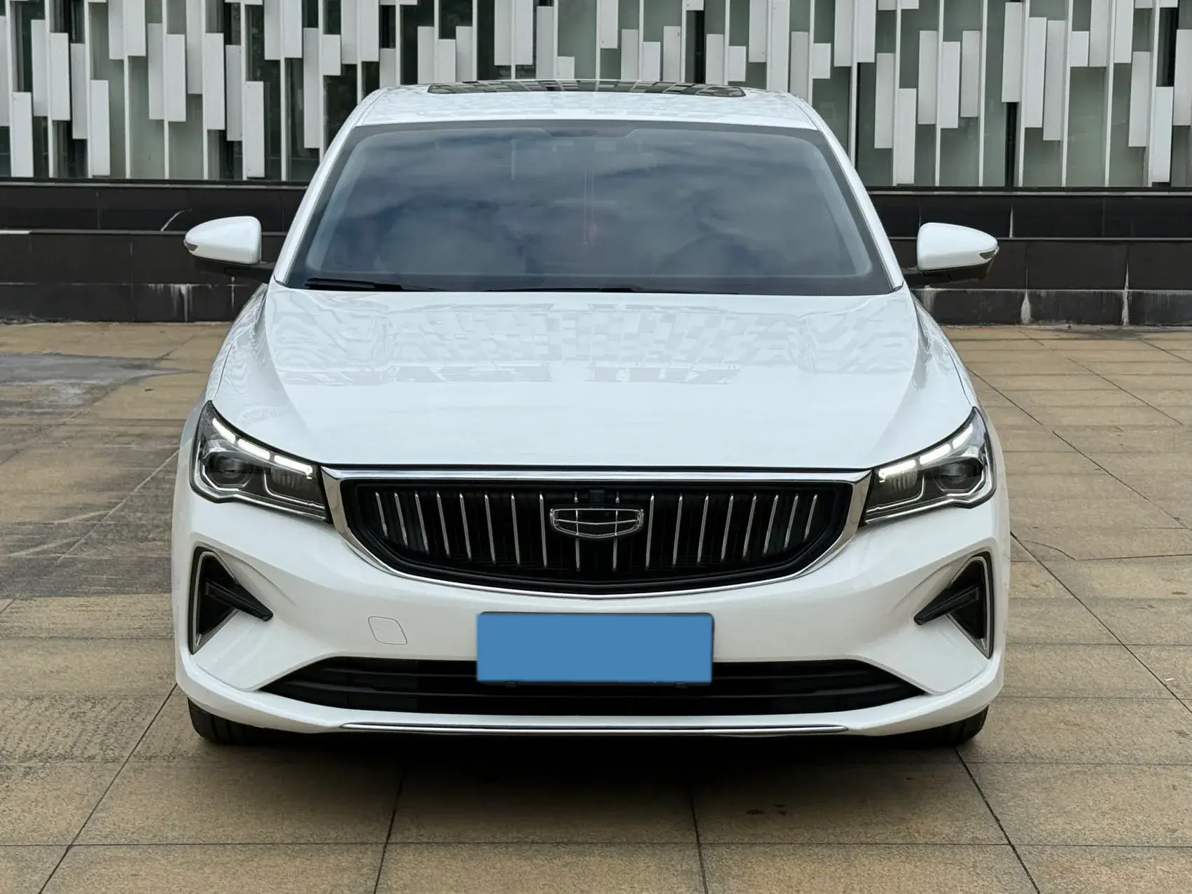 2023 GEELY EMGRAND thumbnail 2