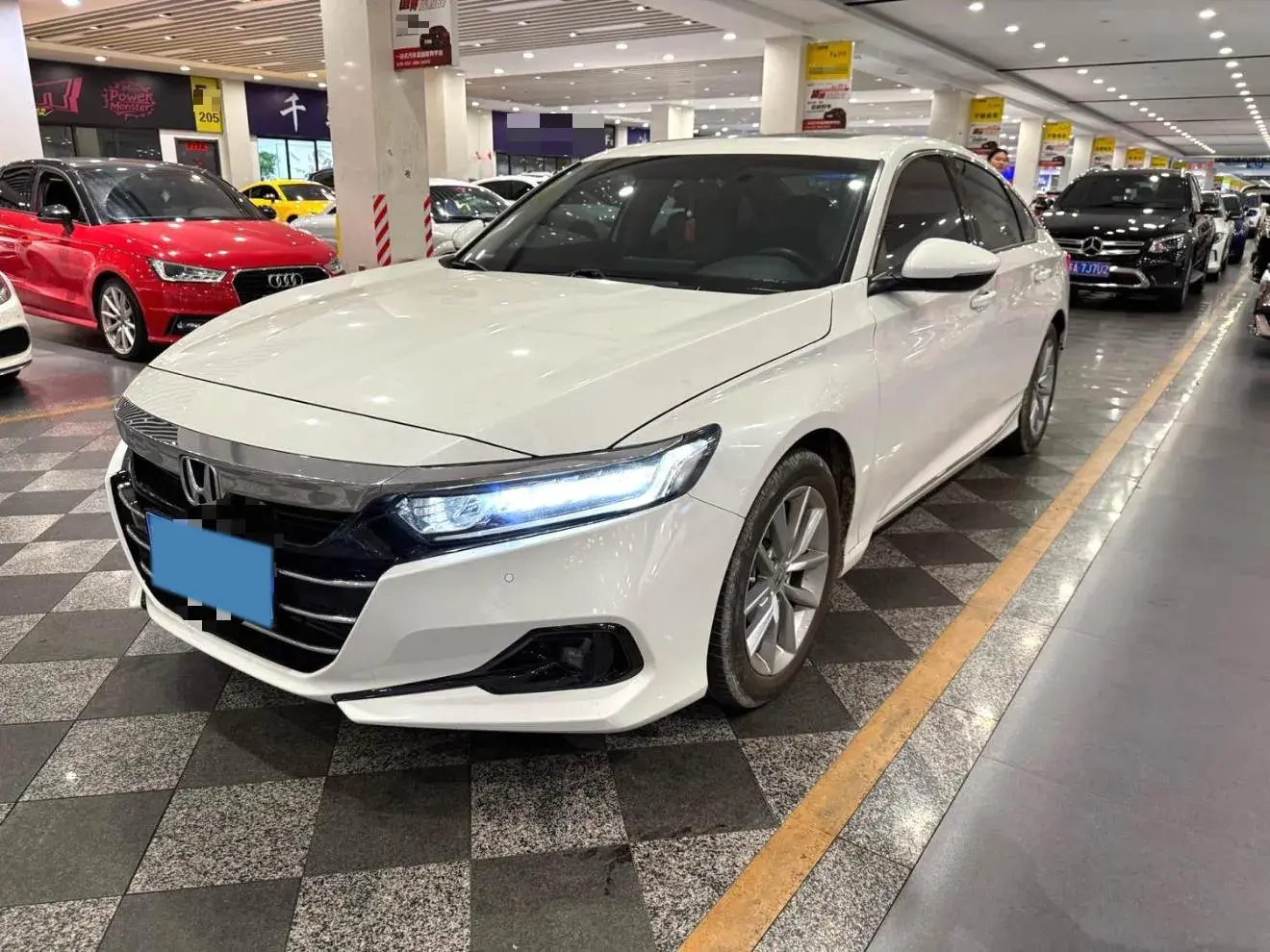2022 HONDA ACCORD view 1