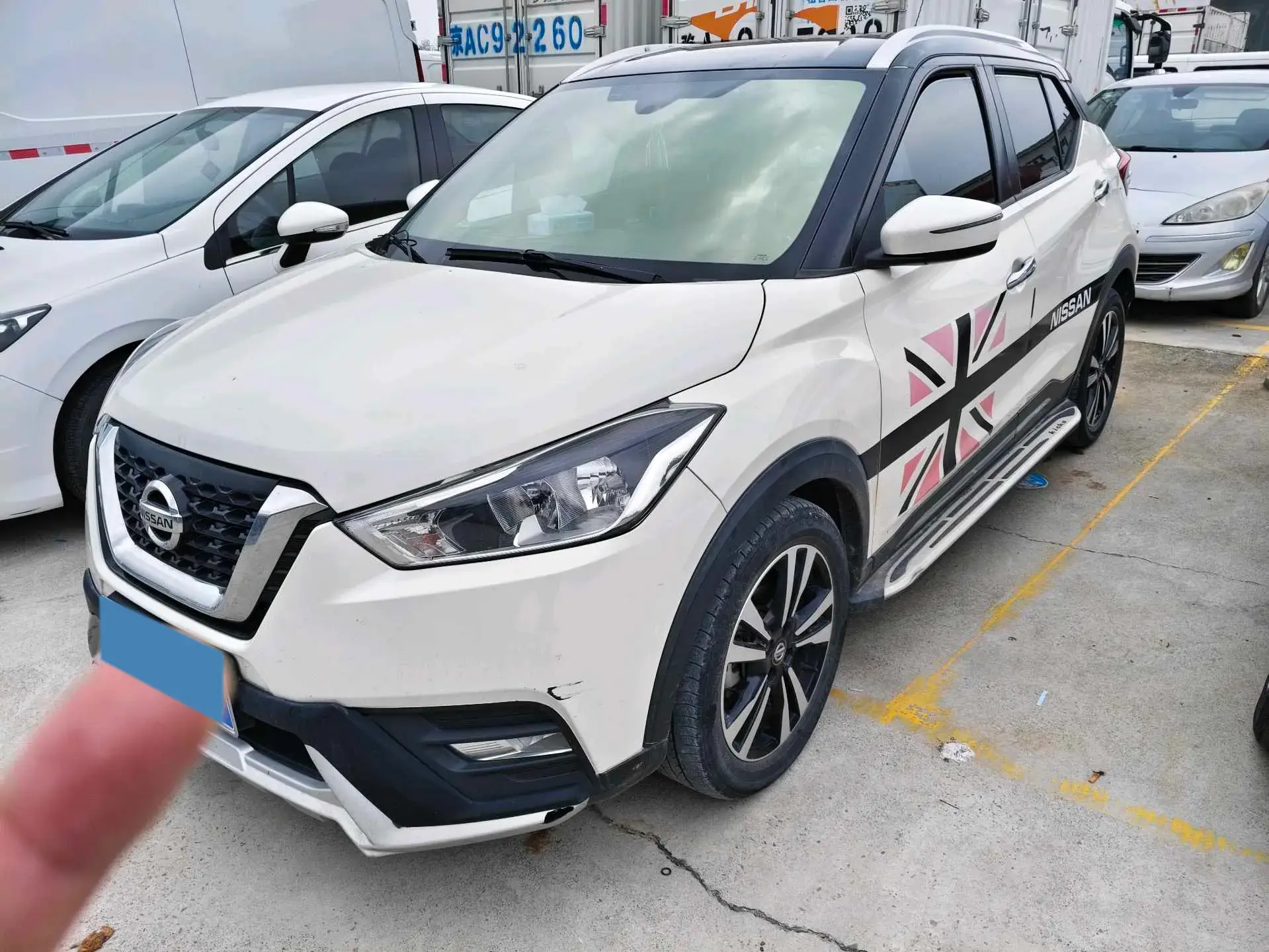 2019 NISSAN KICKS view 1