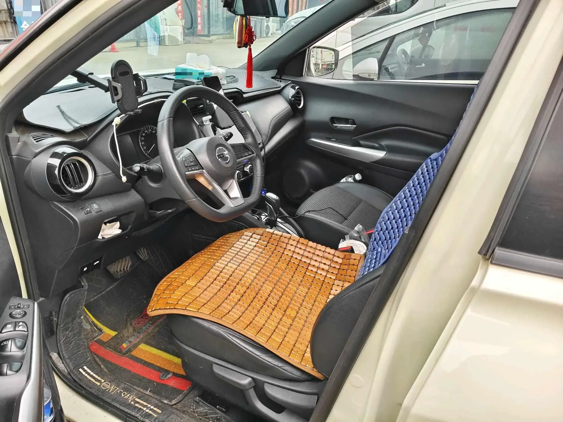 2019 NISSAN KICKS thumbnail 3