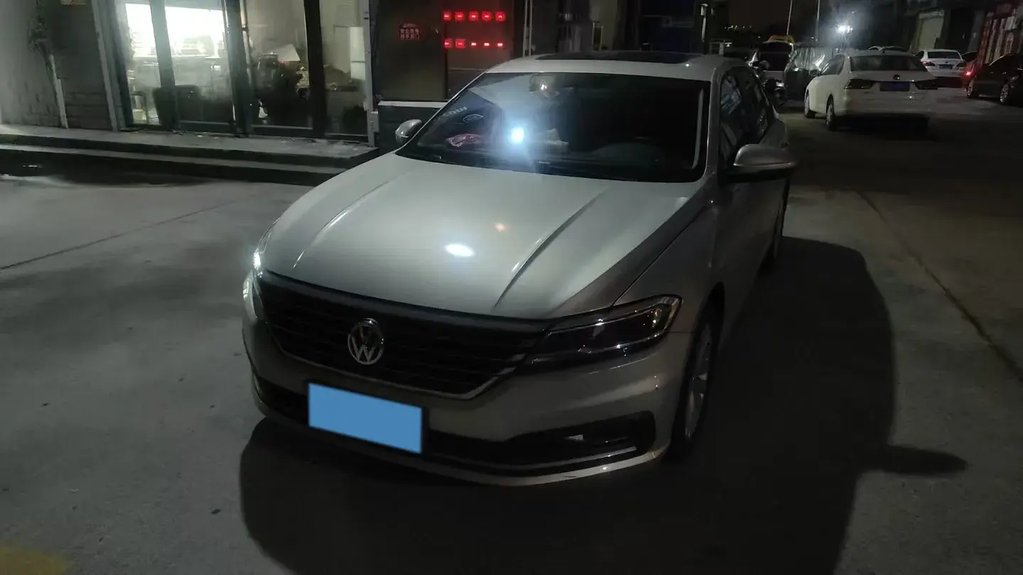 2018 VOLKSWAGEN LAVIDA view 1