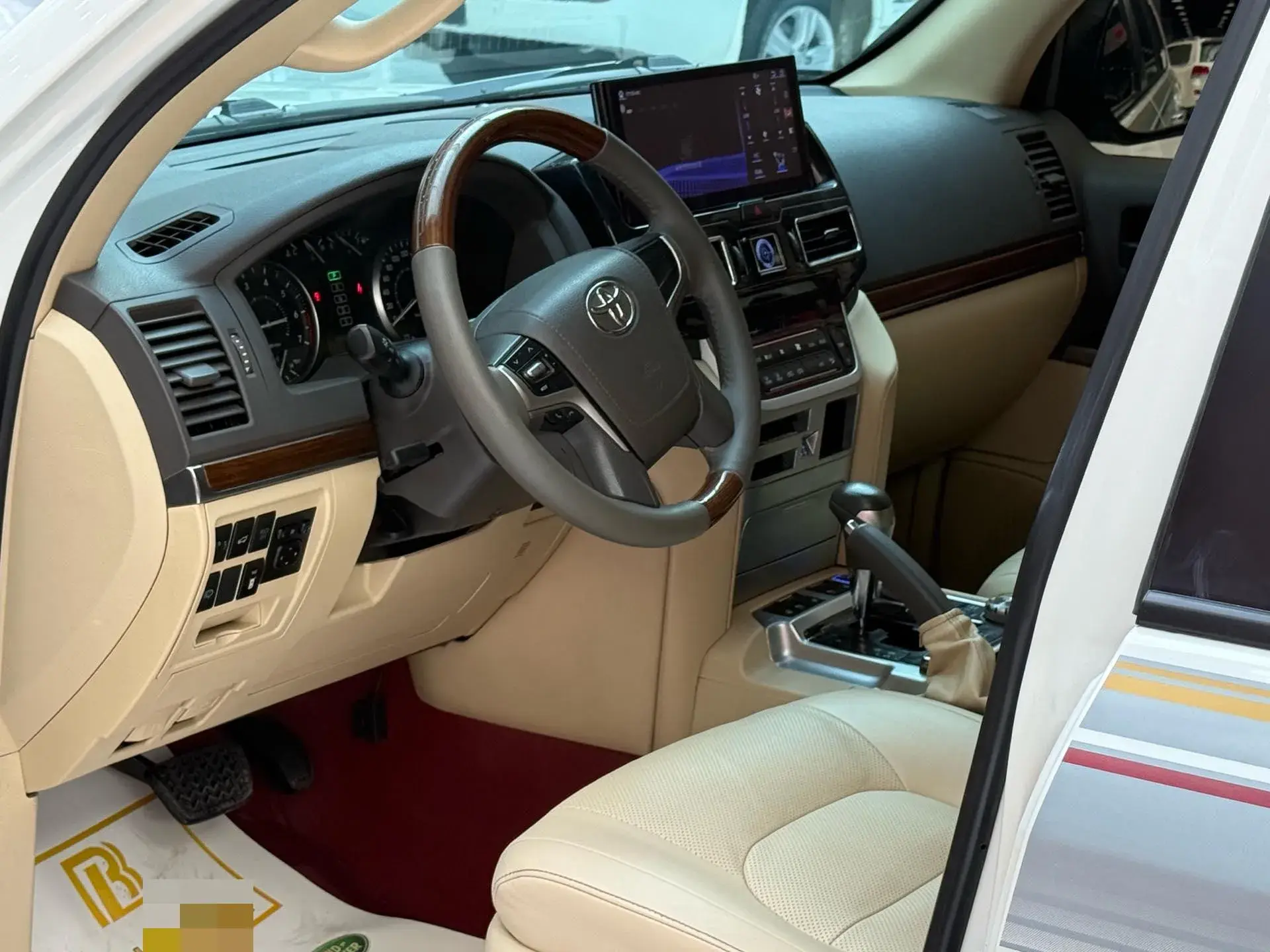 2016 TOYOTA LAND thumbnail 4