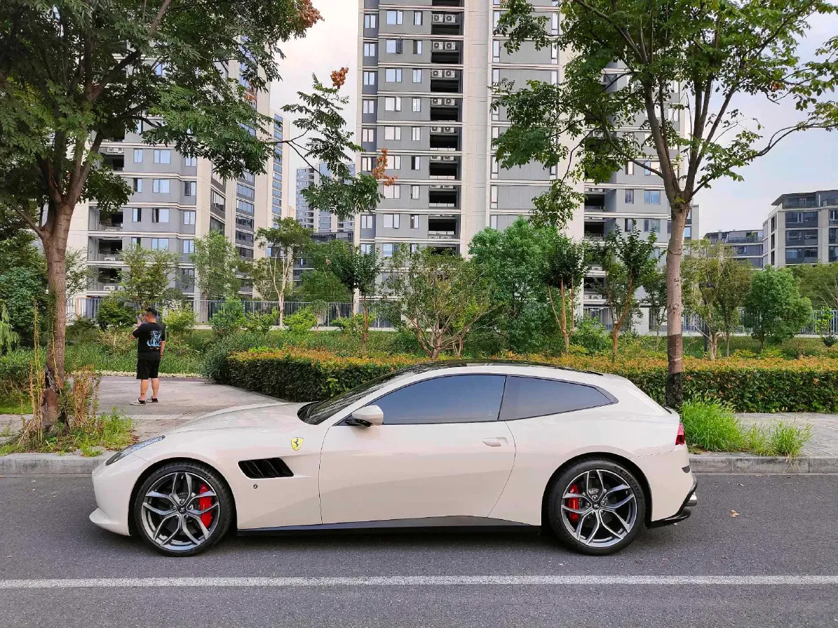2017 Ferrari GTC4 Lusso 3.9T 609HP V8 7DCT,autocango,china used car exporter,china ev exporter,chinese used car exporter,chinese used ev exporter