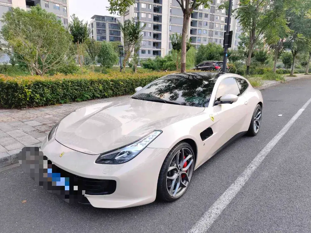 2017 Ferrari GTC4 Lusso 3.9T 609HP V8 7DCT