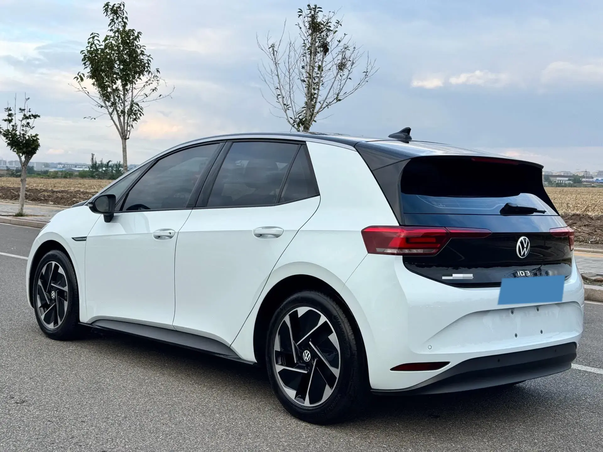 2023 VOLKSWAGEN ID.3 thumbnail 4