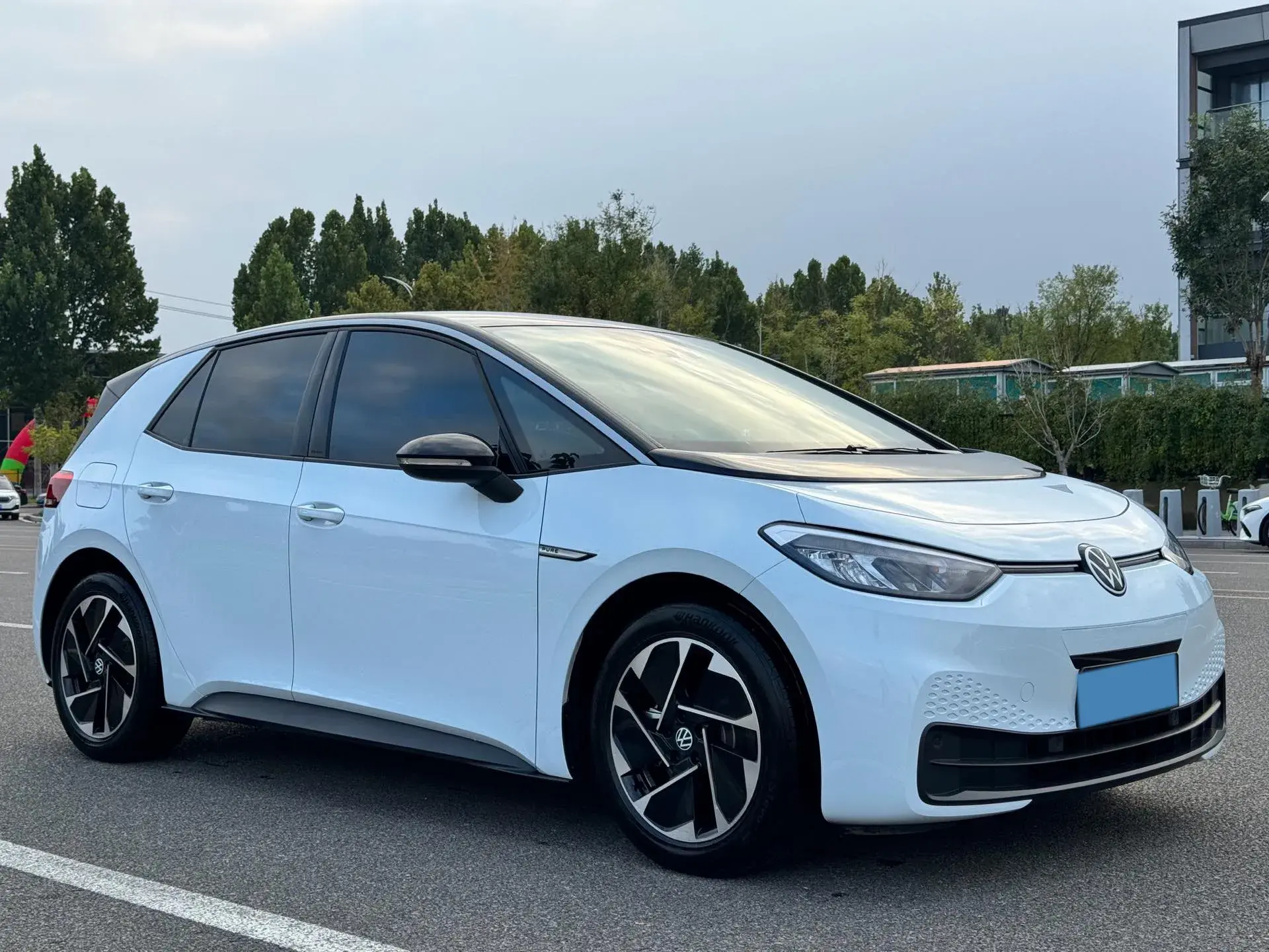 2023 VOLKSWAGEN ID.3 thumbnail 3