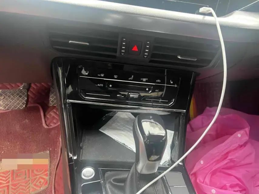 2022 VOLKSWAGEN PASSAT thumbnail 4