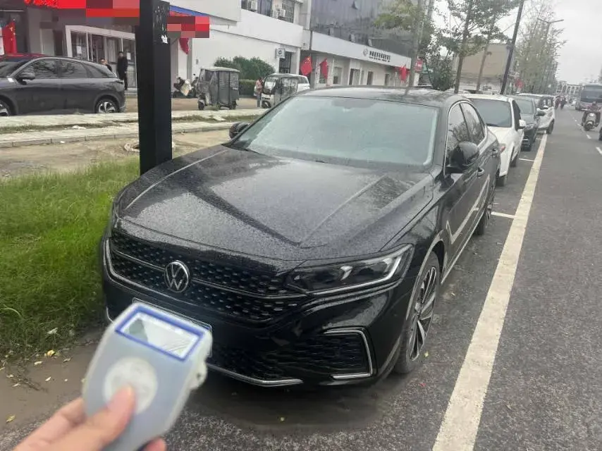 2022 VOLKSWAGEN PASSAT view 1