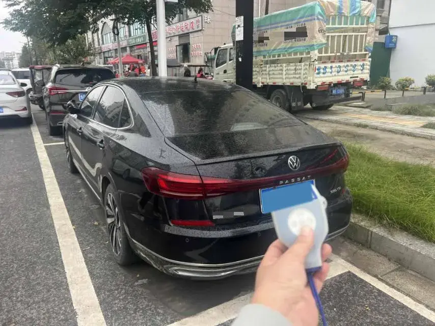 2022 VOLKSWAGEN PASSAT thumbnail 2