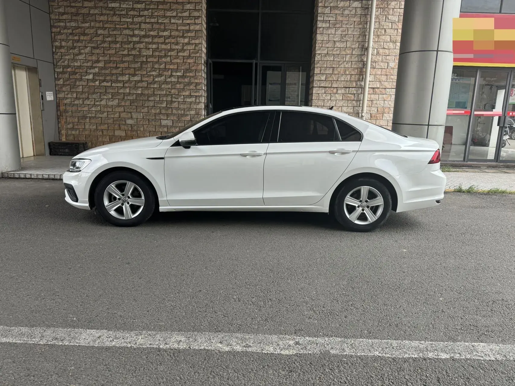 2019 VOLKSWAGEN LAMANDO thumbnail 4