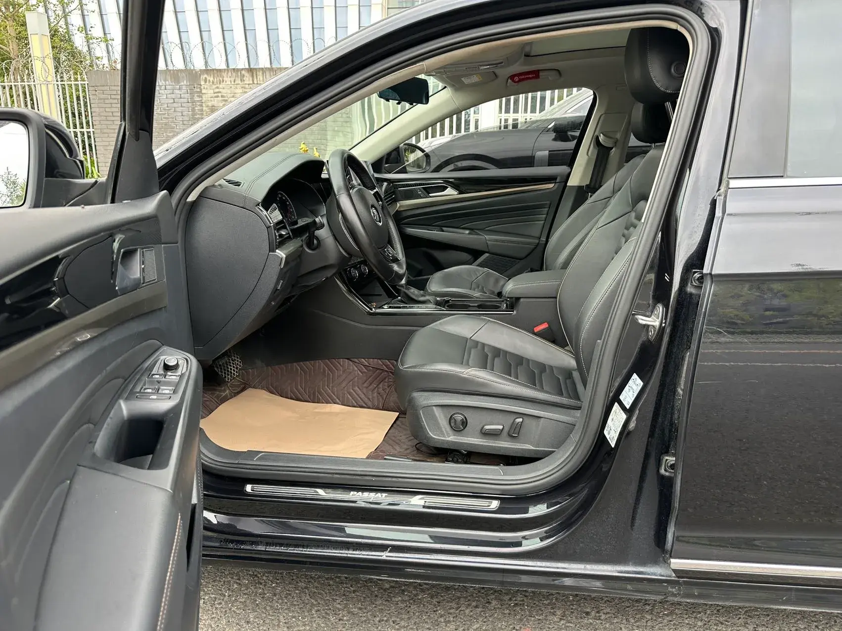 2019 VOLKSWAGEN PASSAT thumbnail 2