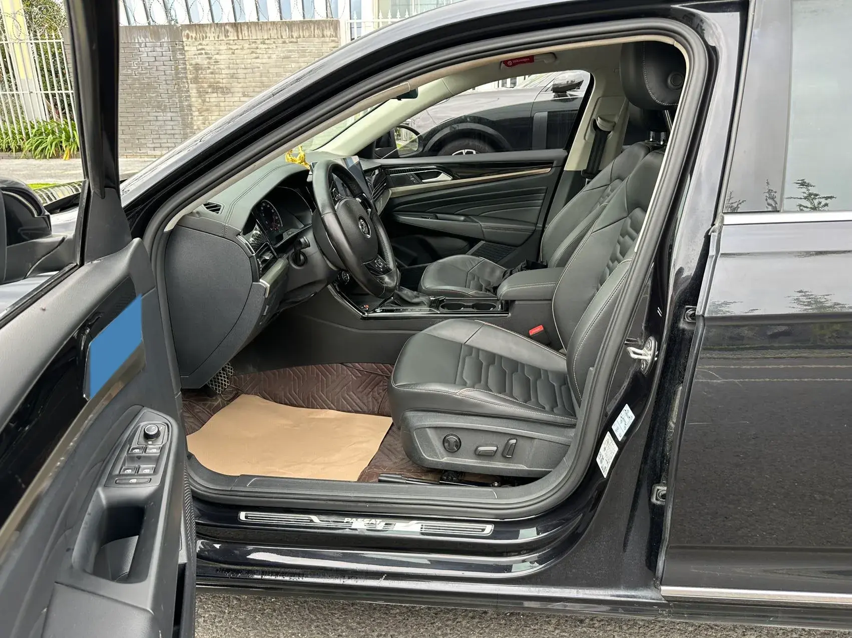 2019 VOLKSWAGEN PASSAT thumbnail 3