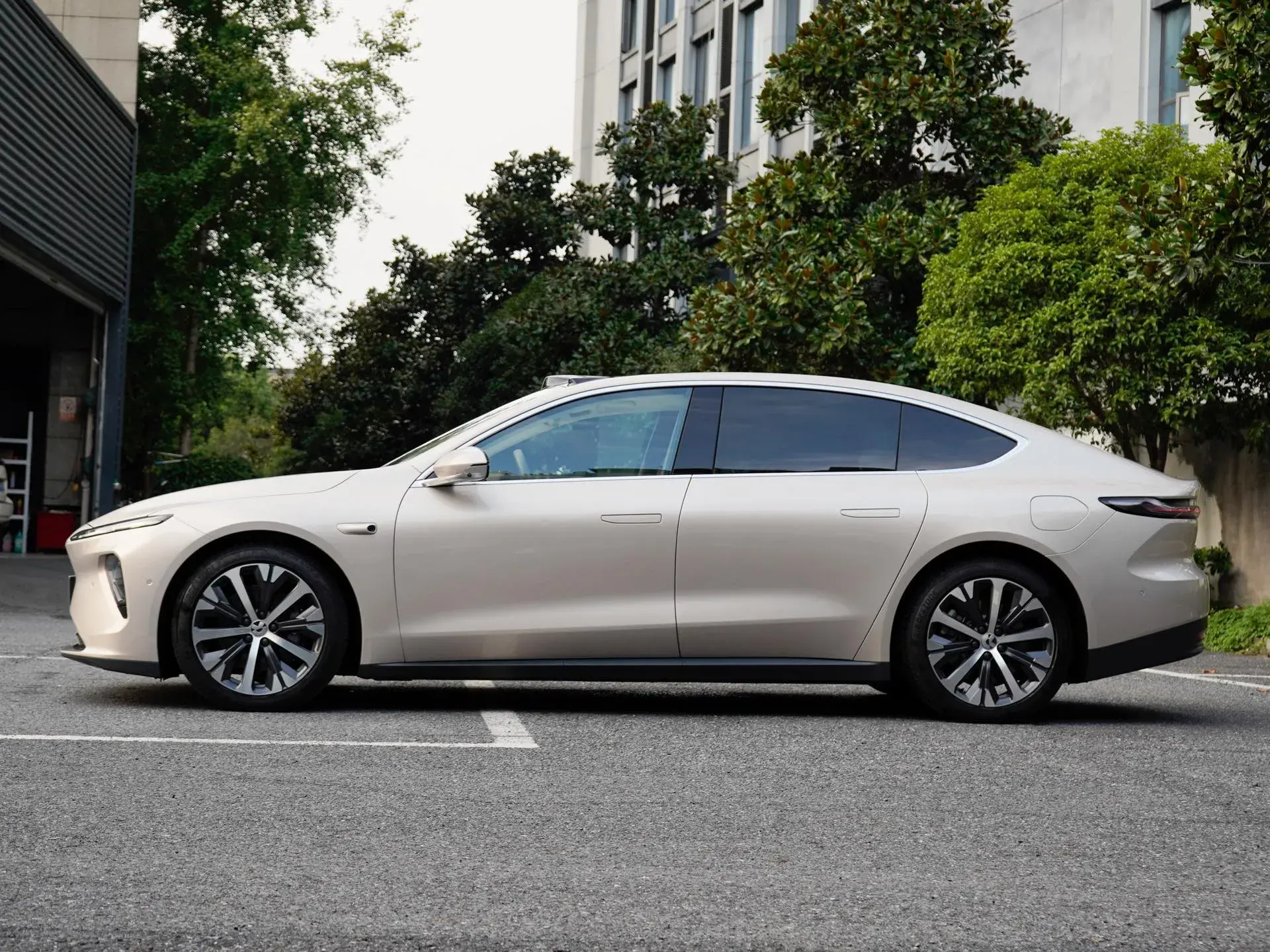 2024 NIO ET7 thumbnail 3