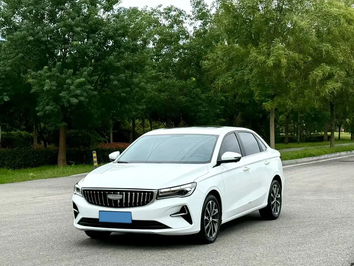 2025 GEELY EMGRAND view 1