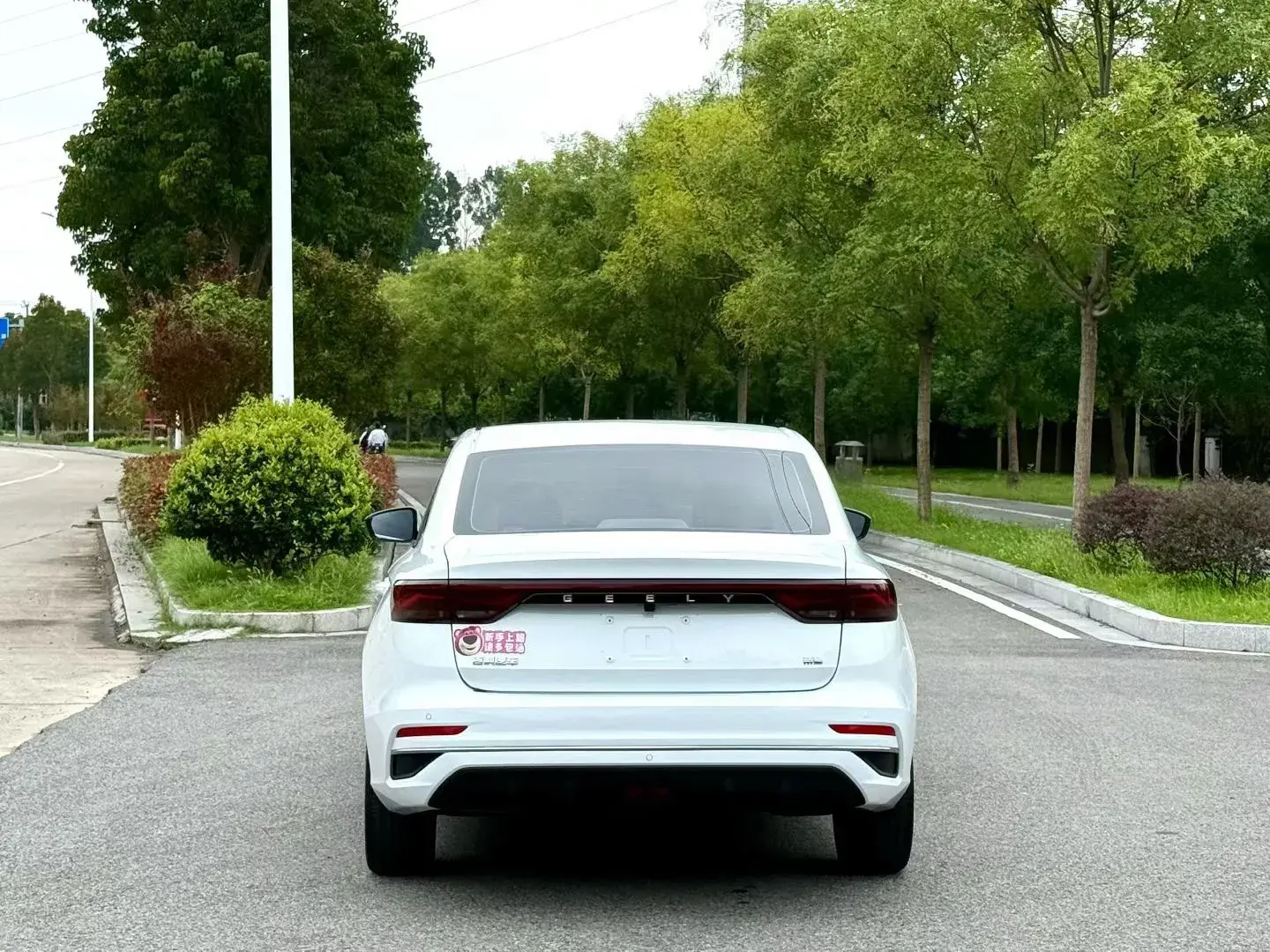 2025 GEELY EMGRAND thumbnail 4