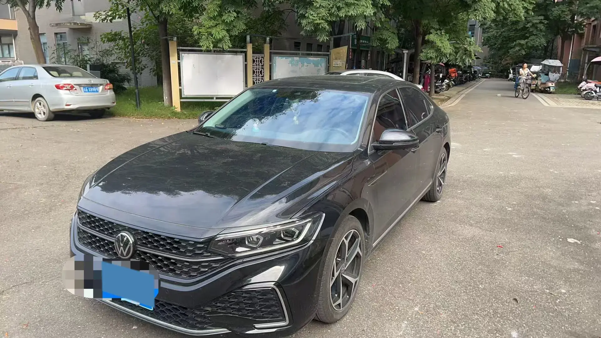 2024 VOLKSWAGEN PASSAT view 1