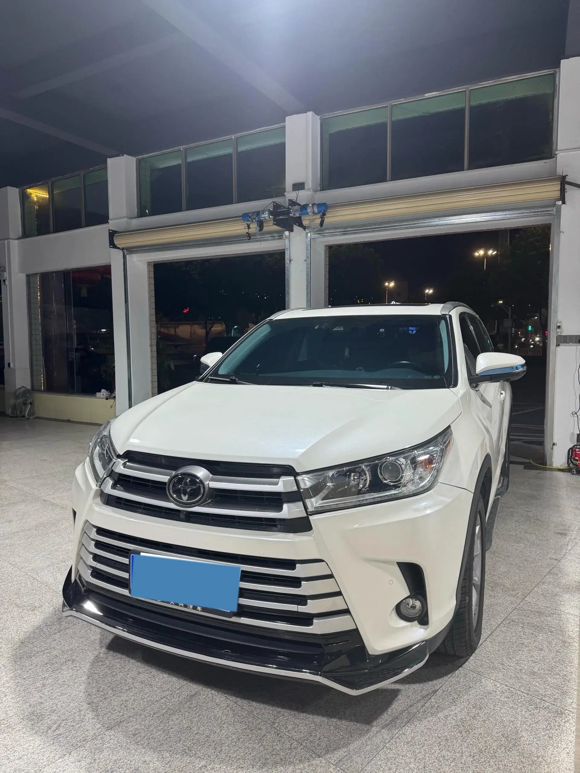 2018 TOYOTA HIGHLANDER view 1