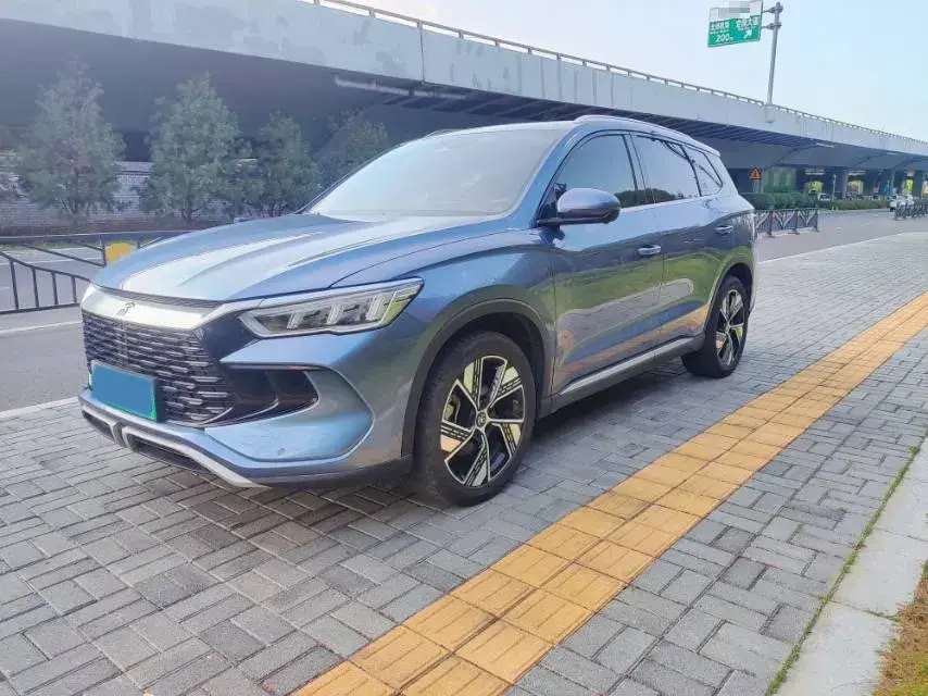 2023 BYD SONG view 1