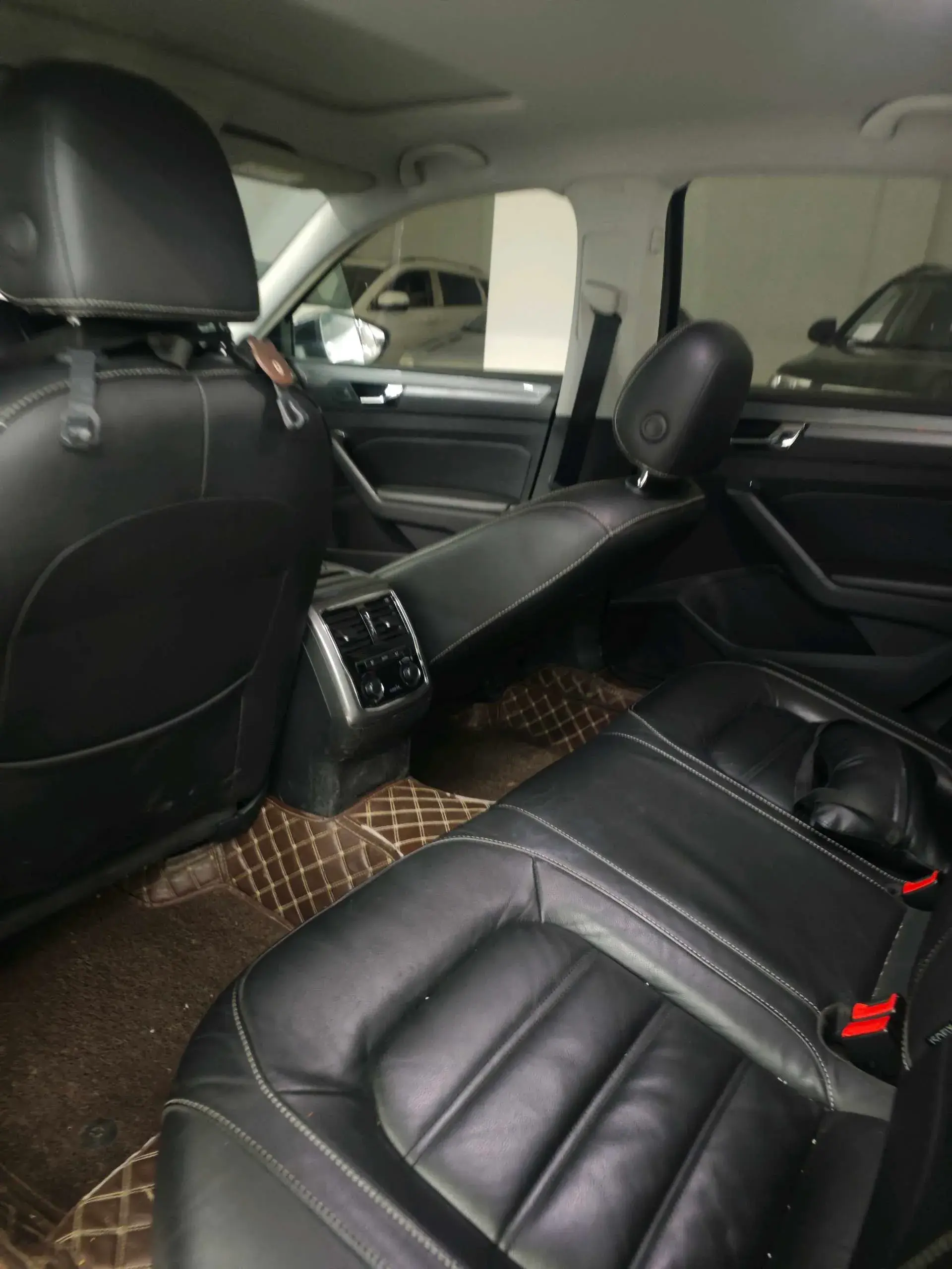 2017 VOLKSWAGEN PASSAT thumbnail 4