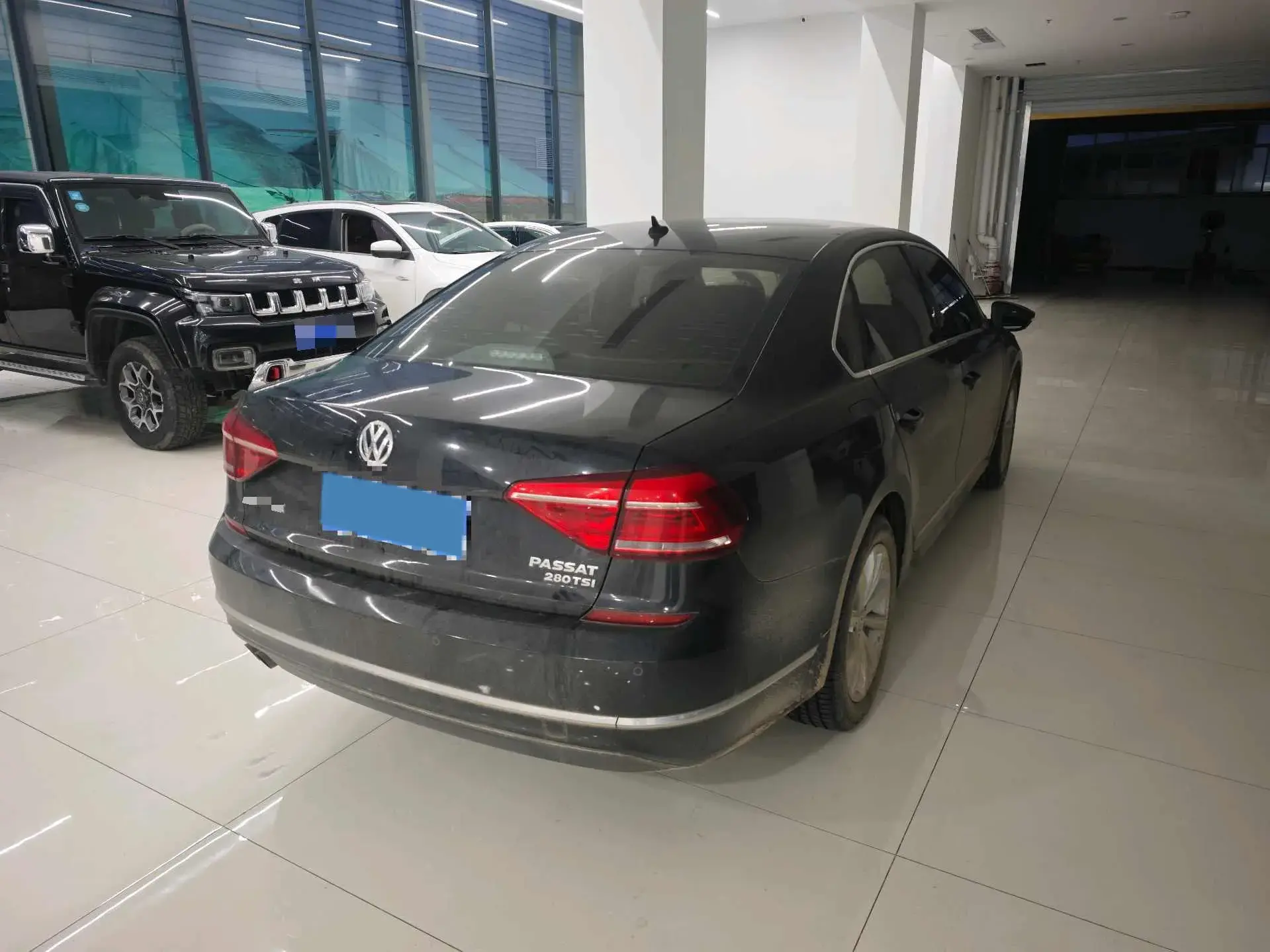 2017 VOLKSWAGEN PASSAT thumbnail 2