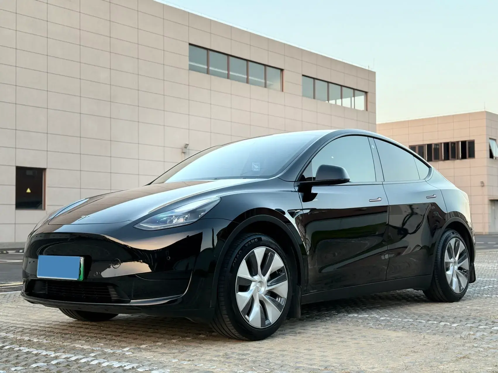 2022 TESLA MODEL view 1