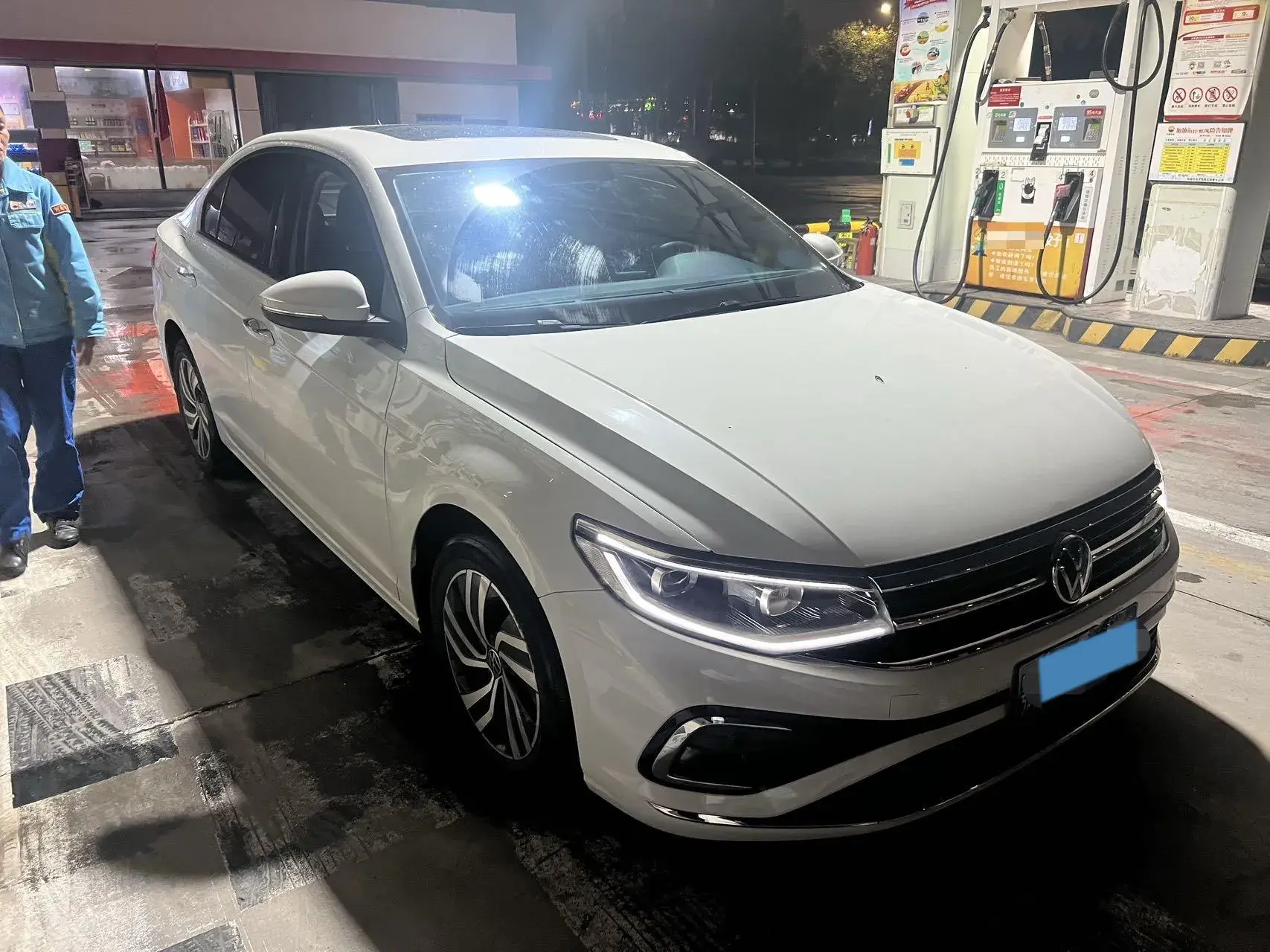 2023 VOLKSWAGEN BORA thumbnail 2