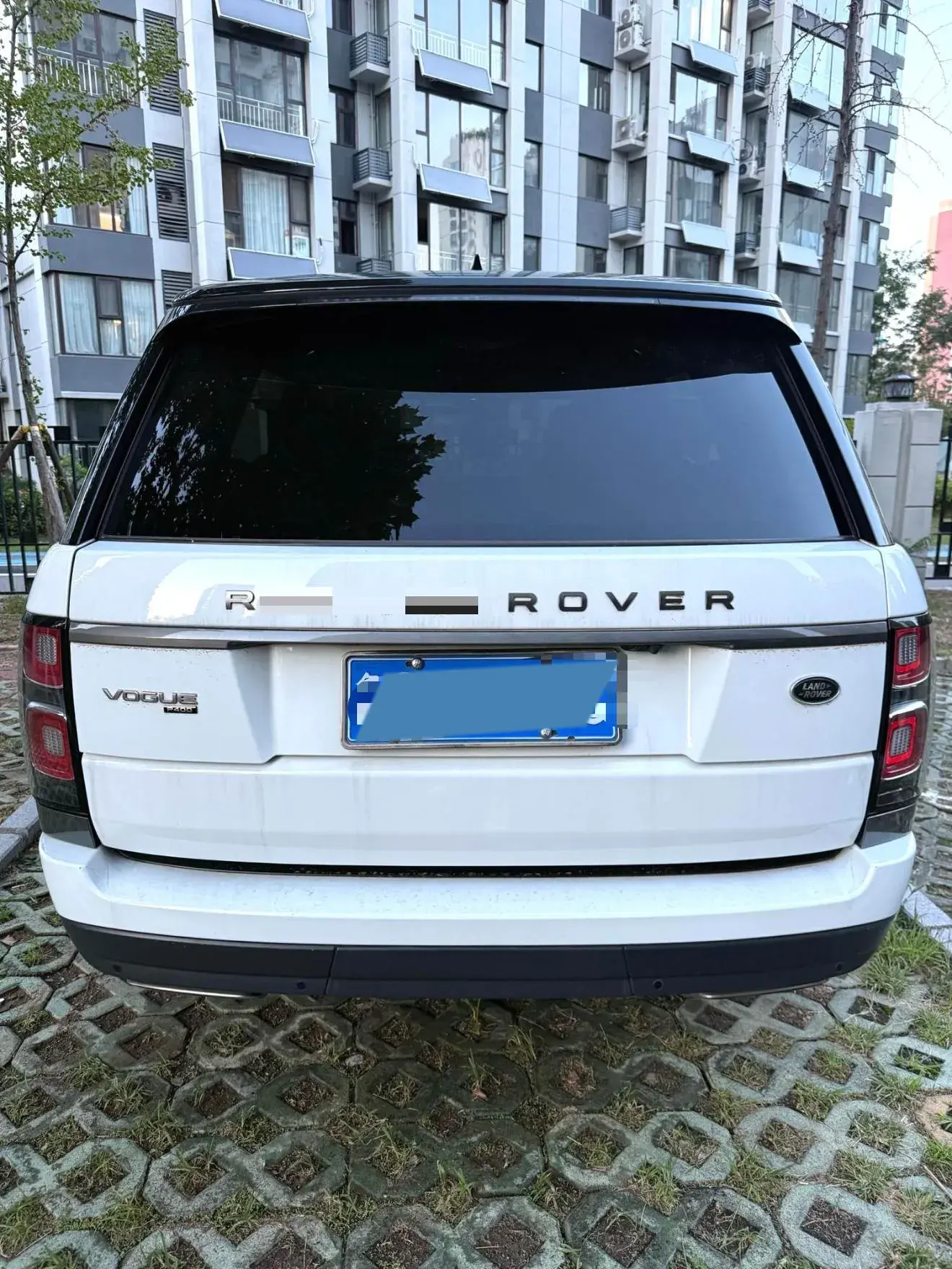 2021 LAND ROVER thumbnail 4