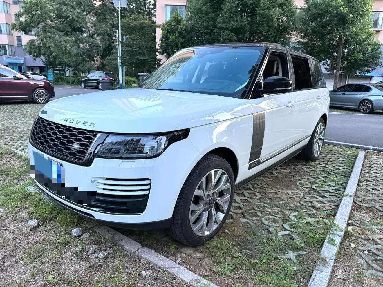 2021 LAND ROVER view 1